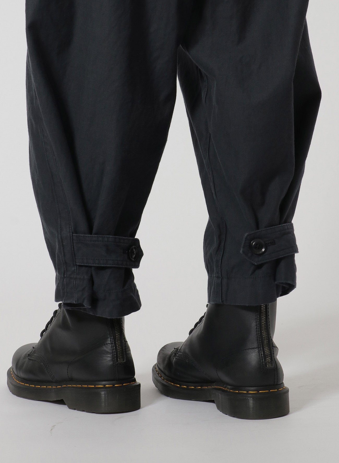 [Y's-Black Name]BACKSIDE SULFURIZATION SATIN 2 TUCK PANTS WITH WAIST BELT