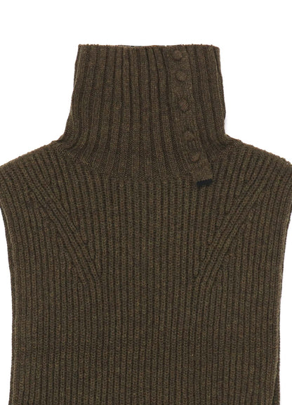 BUTTON-UP NECK DETAIL LAMBSWOOL BIB