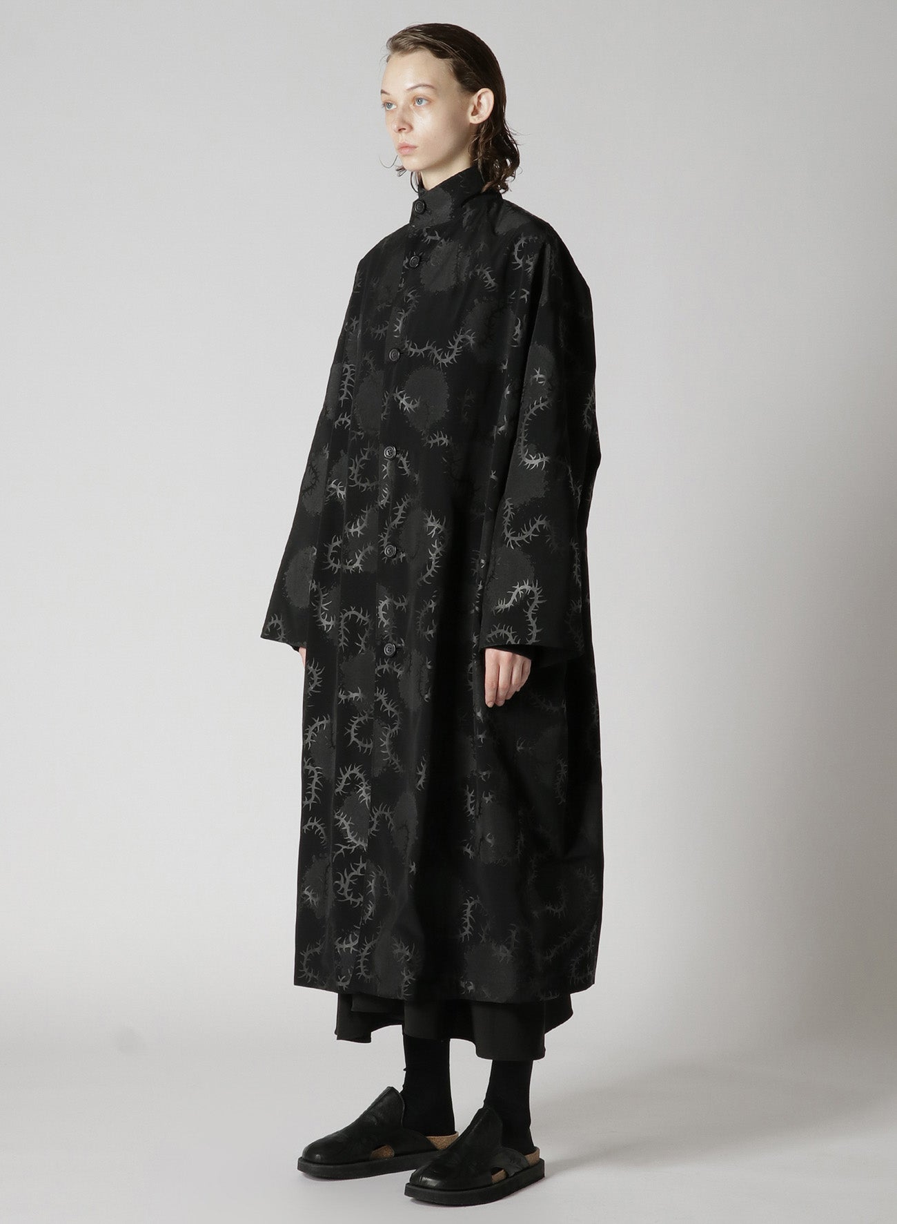 SPIKES/DOTS PRINT MANDARIN COLLAR COAT