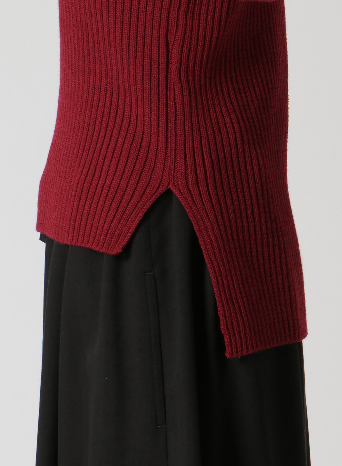 RIB KNIT ROUND NECK PULLOVER