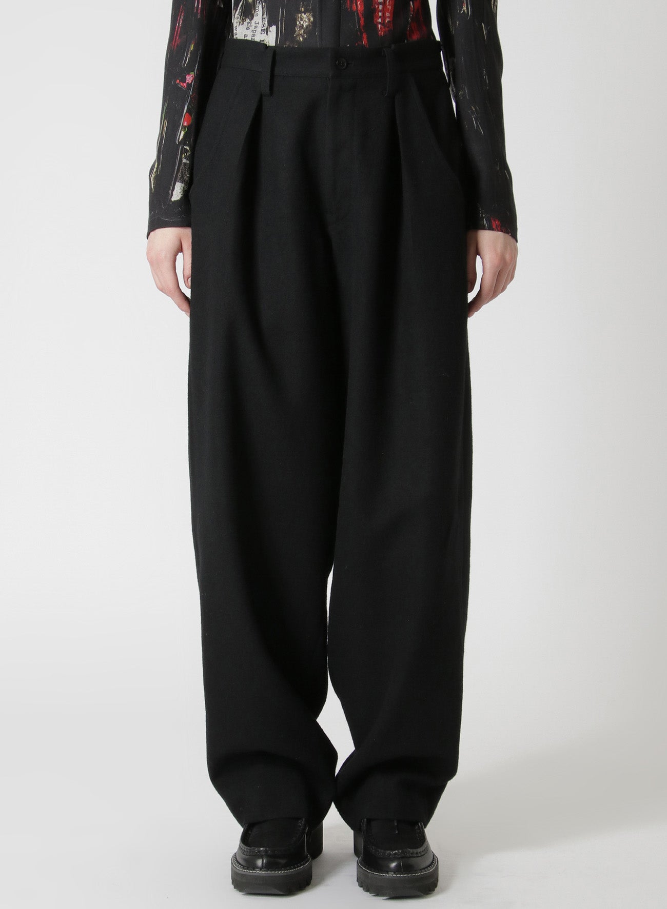 SHRUNKEN WOOL SERGE SINGLE PLEATED WIDE LEG PANTS