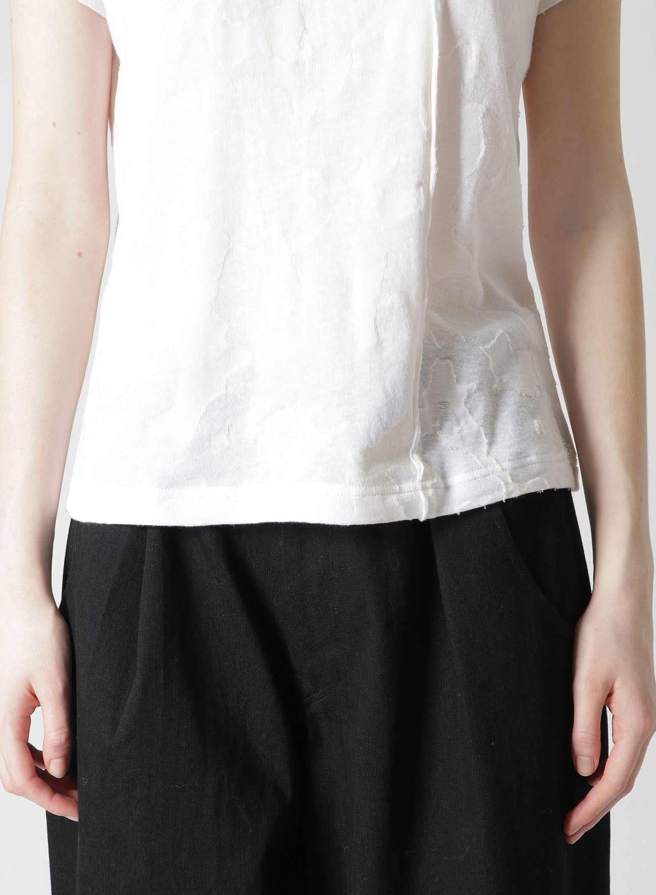 LEFT VERTICAL SEAM T-SHIRT