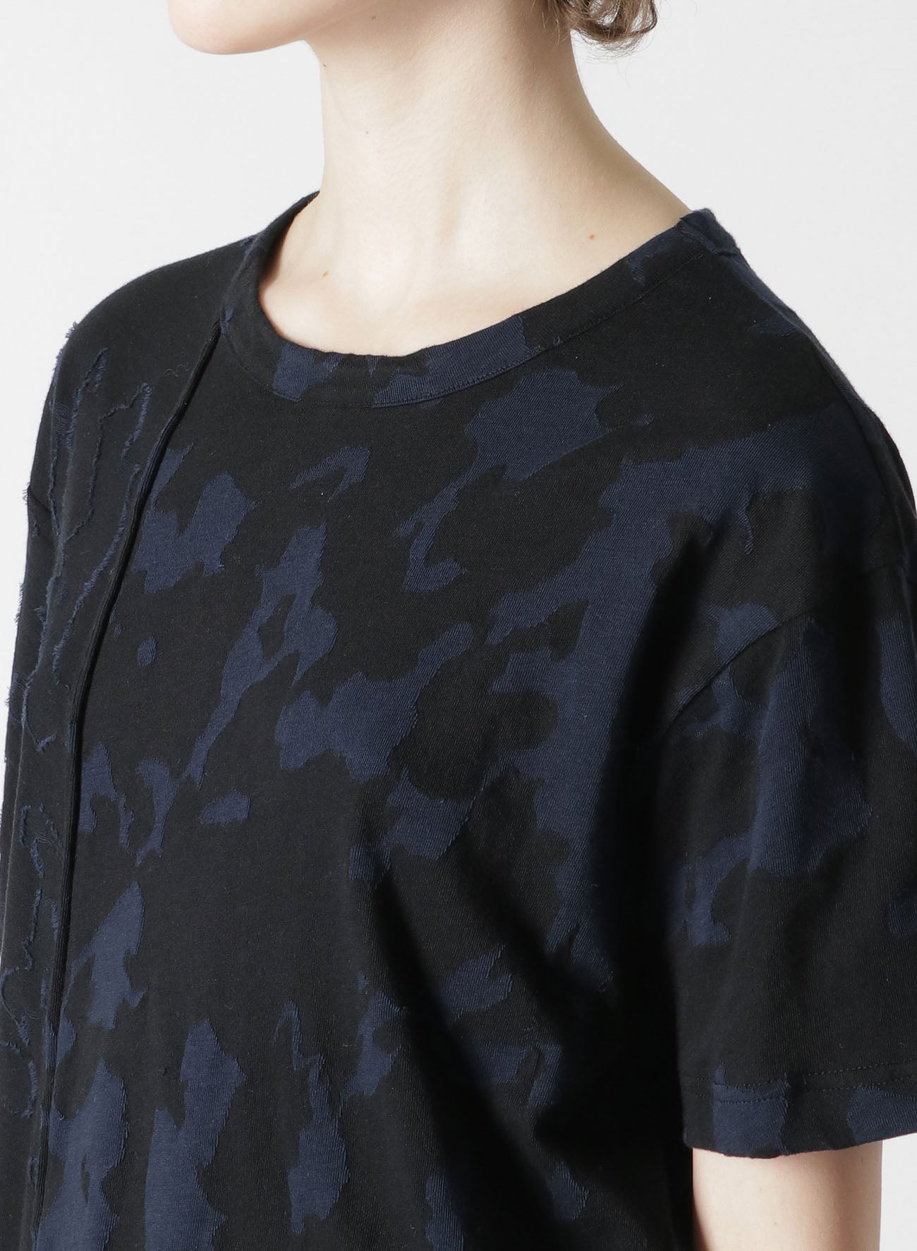 RIGHT VERTICAL SEAM T-SHIRT