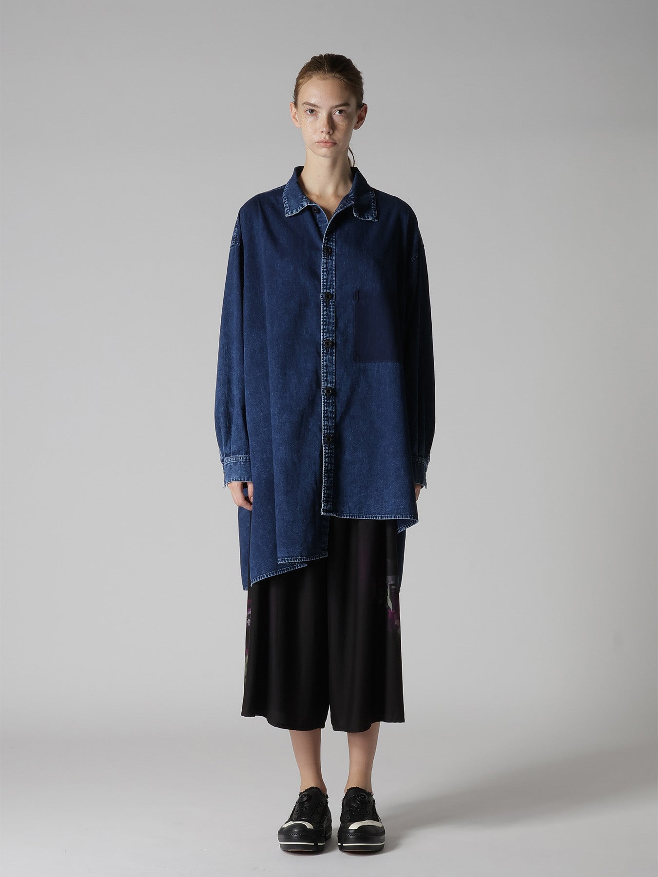 6OZ DENIM CHEMICAL WASH ASYMMETRIC BIG BLOUSE