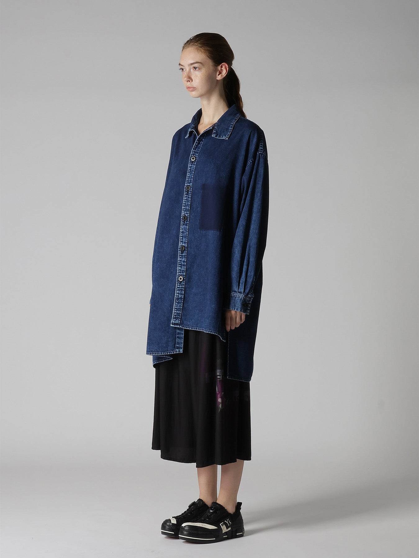 6OZ DENIM CHEMICAL WASH ASYMMETRIC BIG BLOUSE