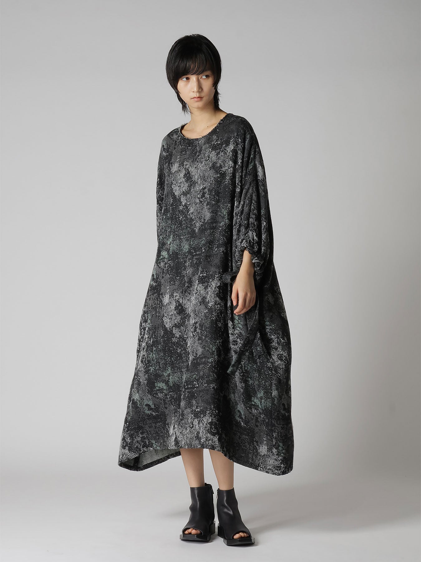 RUG PATTERN JACQUARD SLEEVE ROUNDNECK DRESS