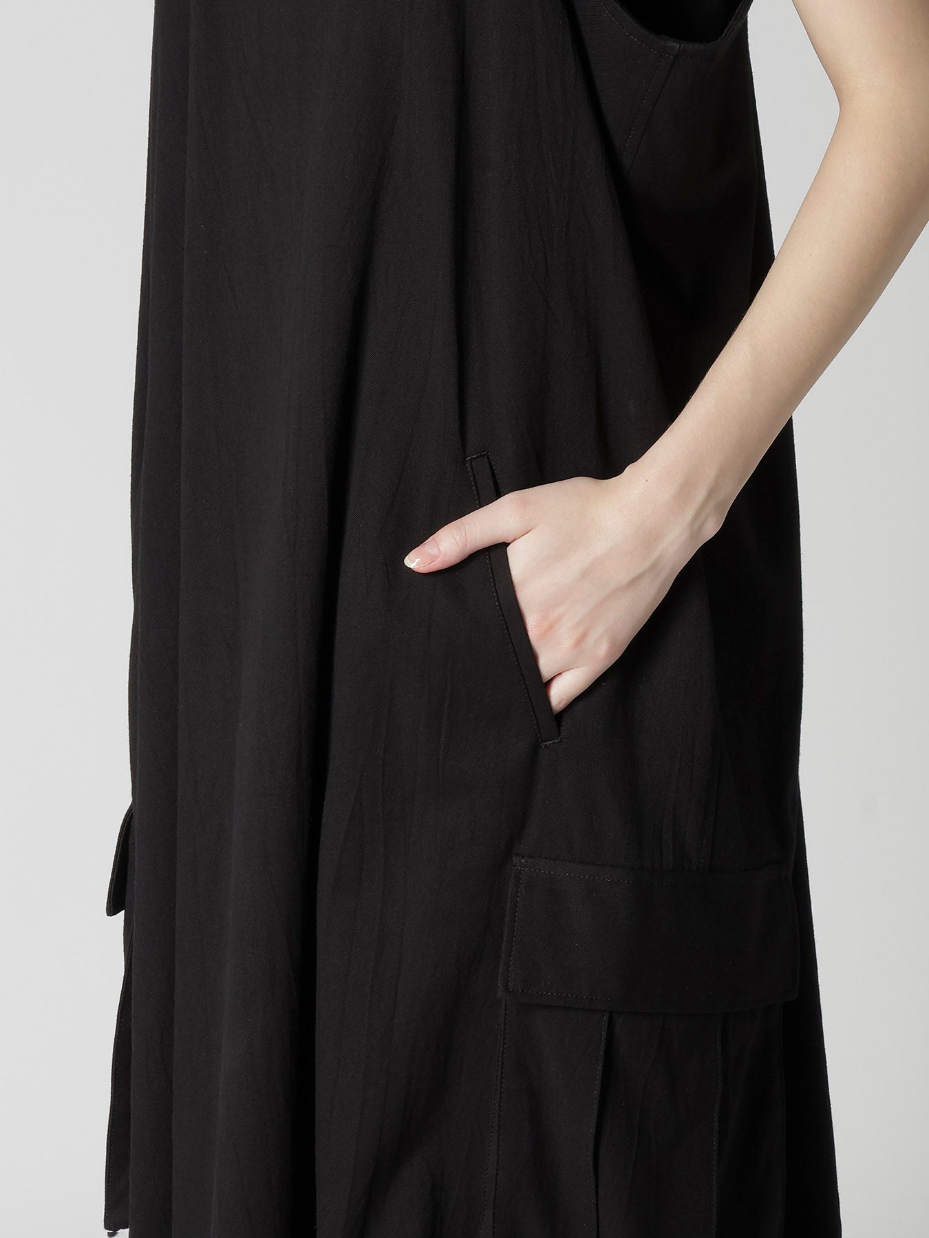 CROSS WEAVE GABARDINE SHIRRING SHOULDER STRAP DRESS