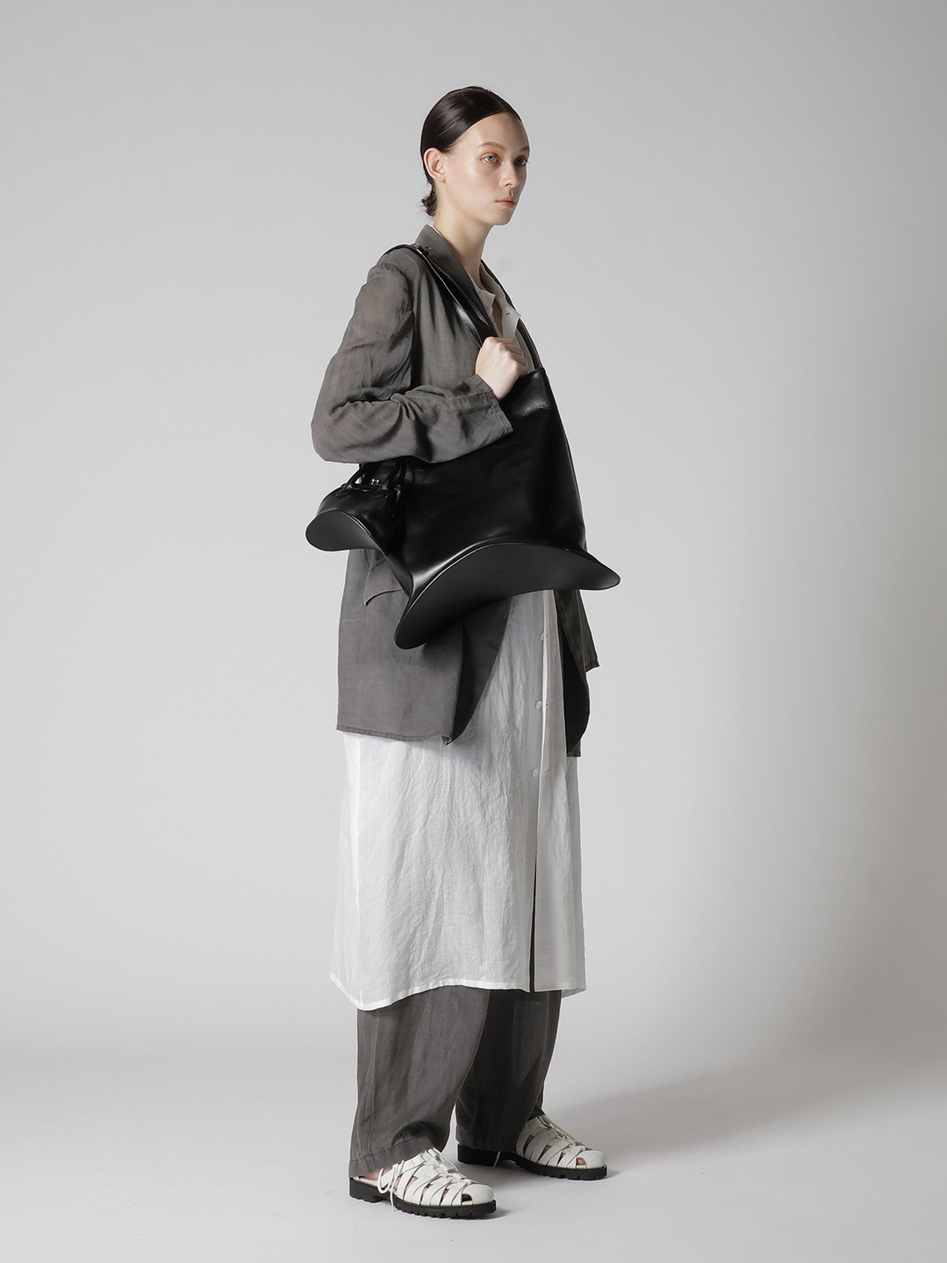 OIL SOFT LEATHER CURVED MINI METAL CLASP BAG