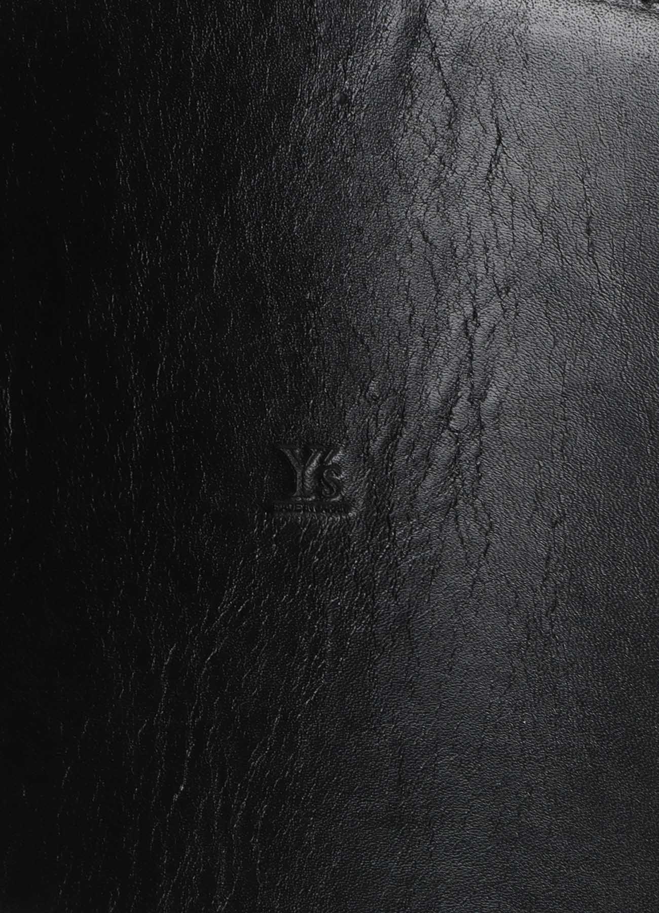 OIL SOFT LEATHER CURVED METAL CLASP BAG