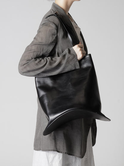 OIL SOFT LEATHER CURVED TOTE BAG