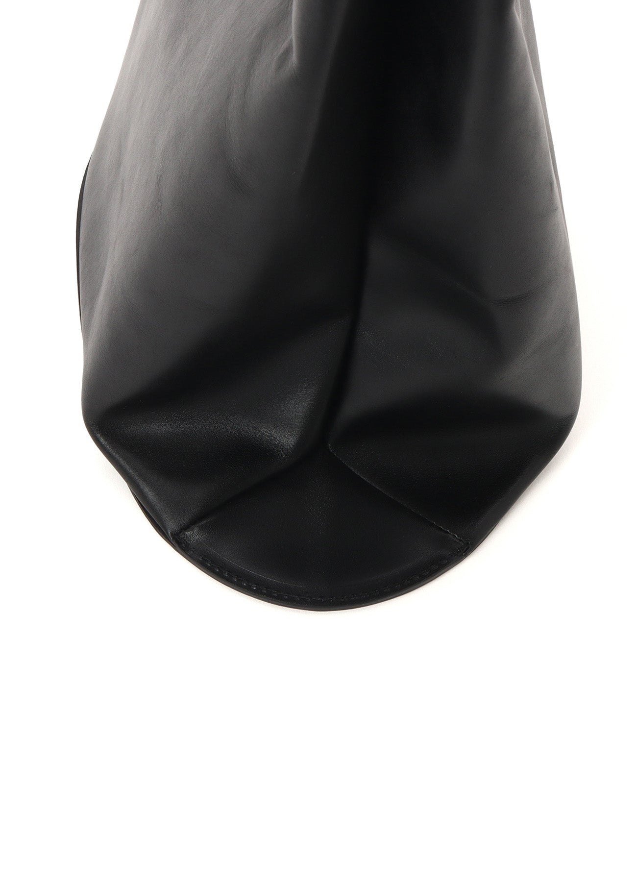 OIL SOFT LEATHER CURVED TOTE BAG