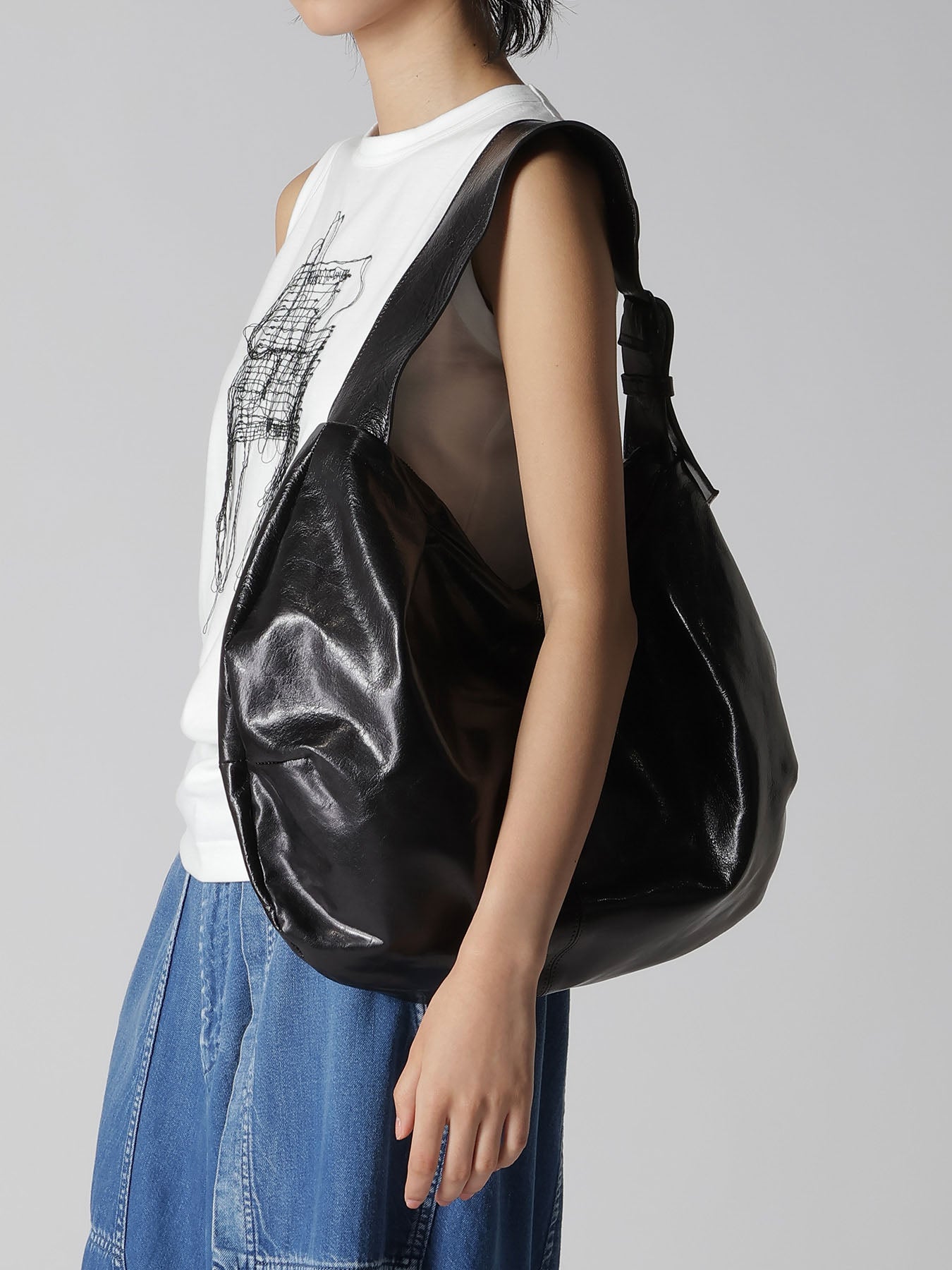 SURFACE-DYED SOFT TAN LEATHER GYOZA BAG