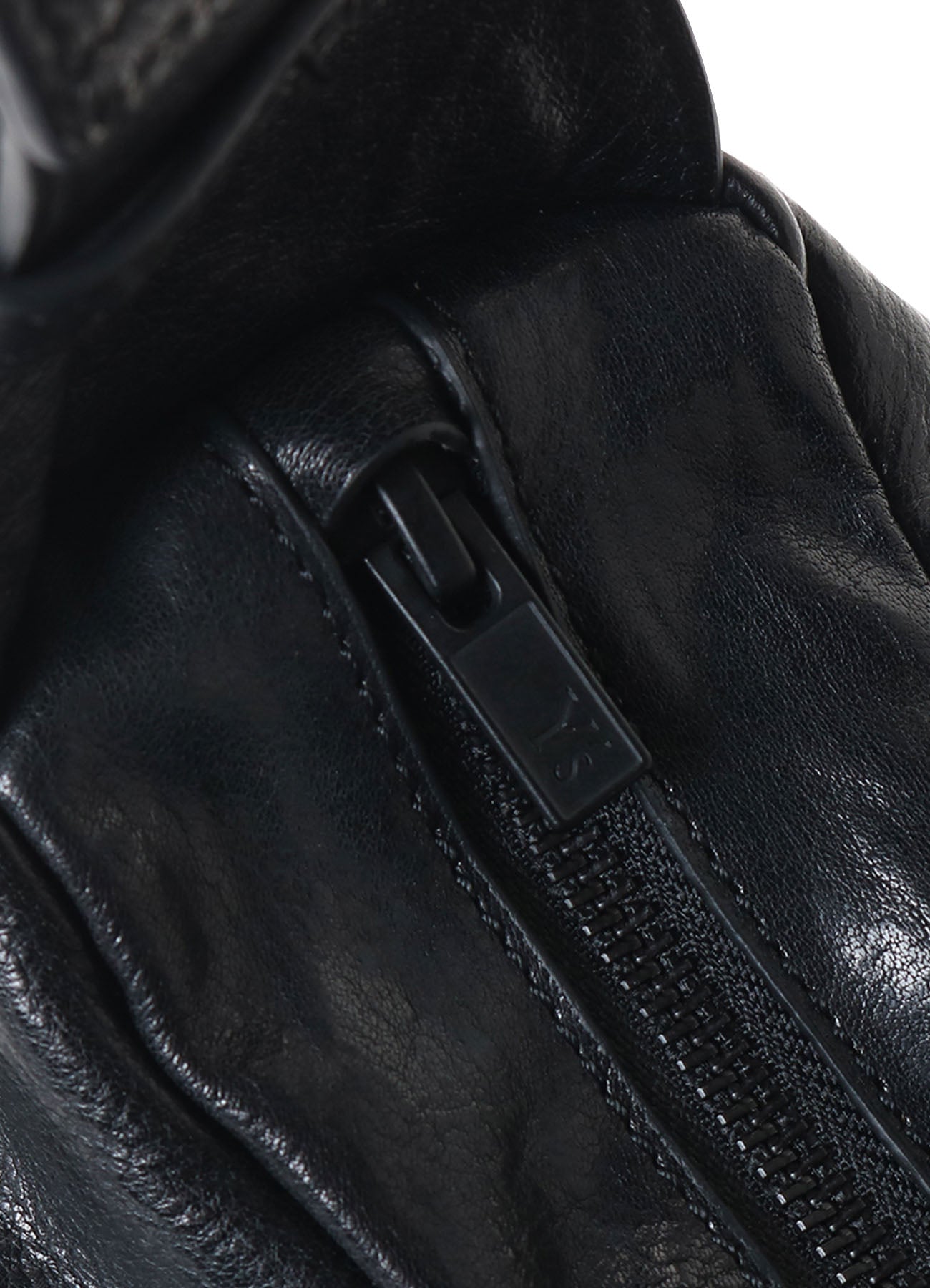 SURFACE-DYED SOFT TAN LEATHER GYOZA BAG