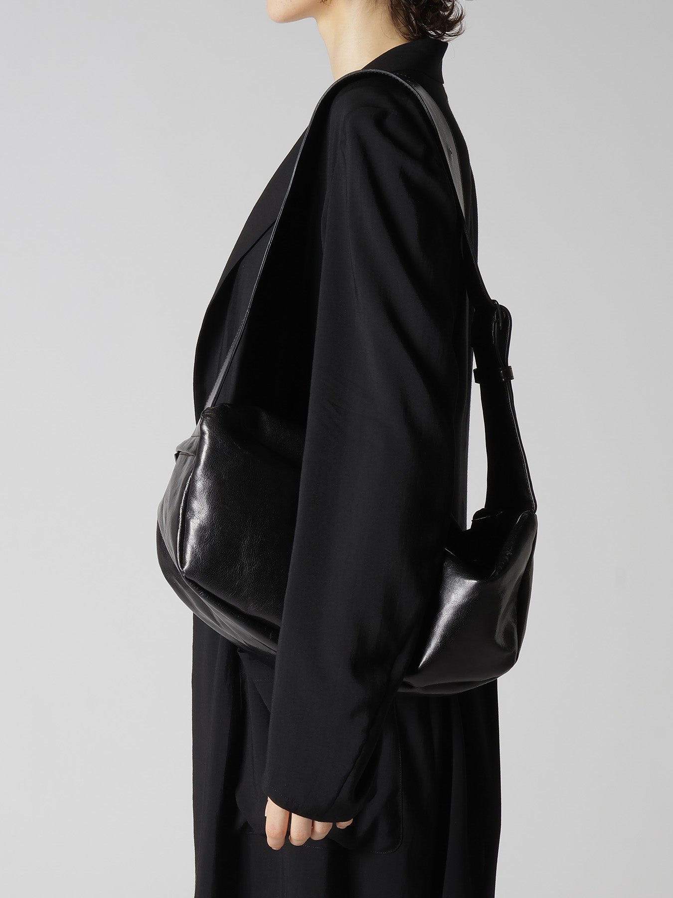 SURFACE-DYED SOFT TAN LEATHER BOX SHOULDER BAG – THE SHOP YOHJI