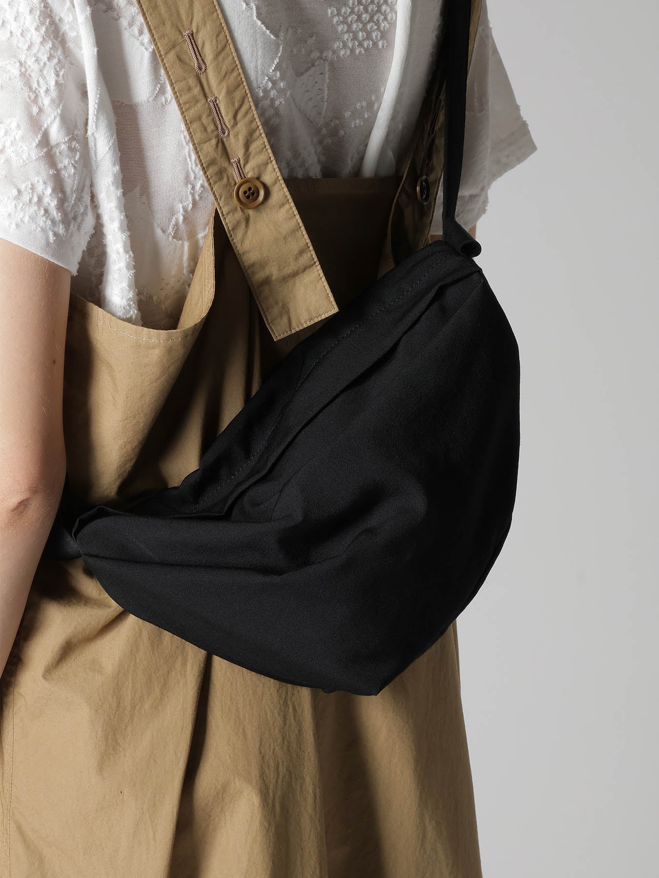 HIGH TWISTED GABARDINE TUCK SHOULDER BAG S – THE SHOP YOHJI YAMAMOTO