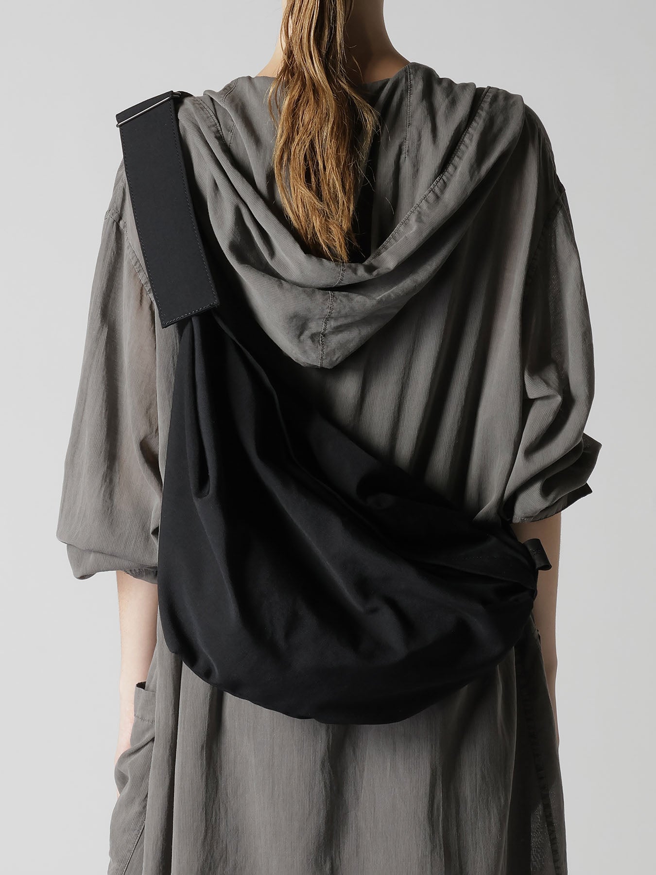 HIGH TWISTED GABARDINE TUCK SHOULDER BAG L