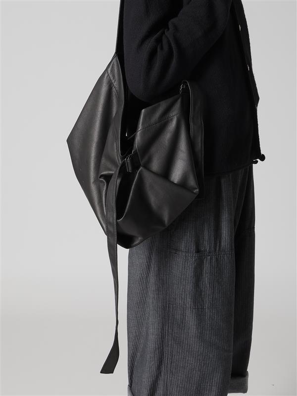 SEMI GLOSS LEATHER BELTED TOTE BAG S