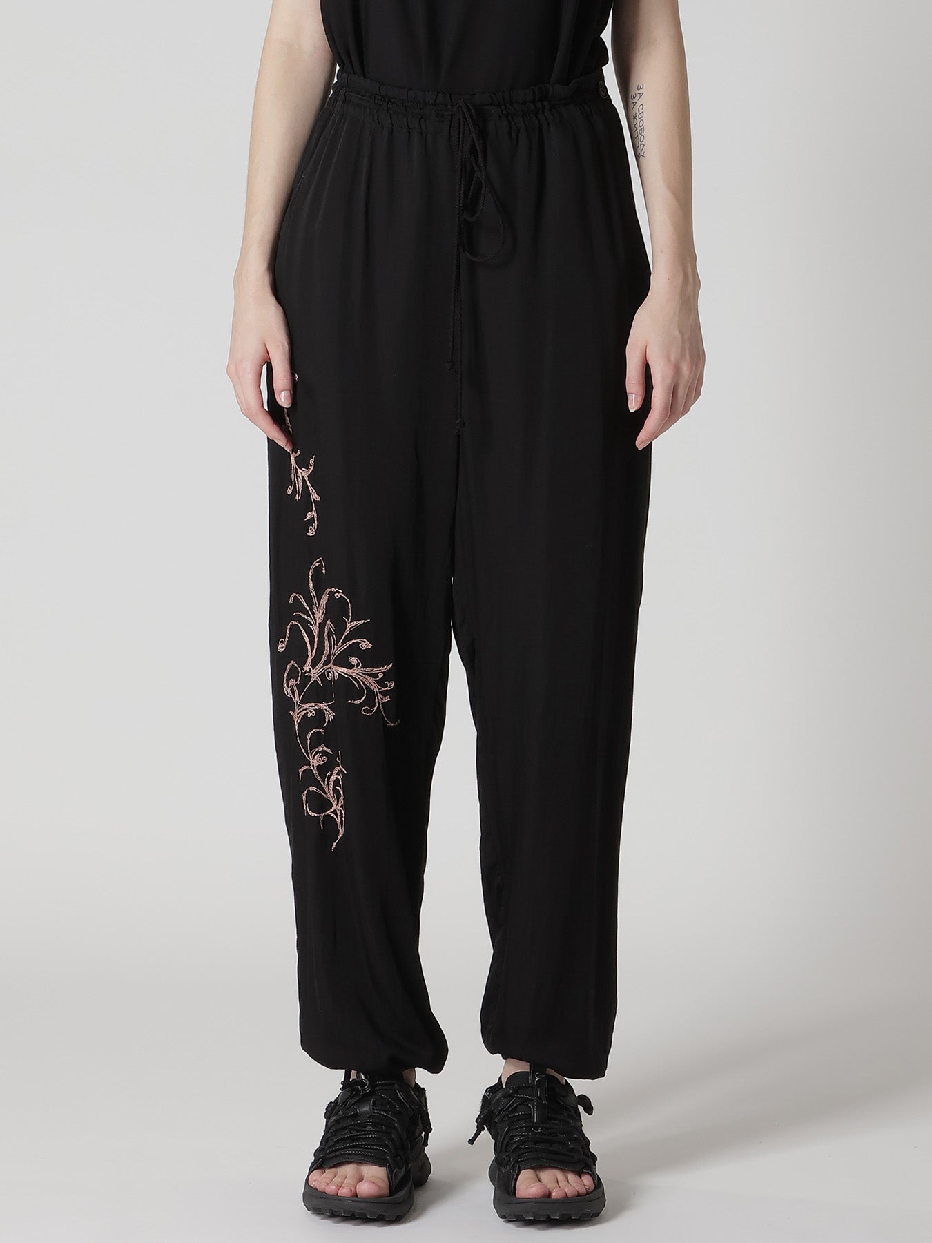 CU/ DUNGAREE TWILL BOTANICAL JOGGER PANTS