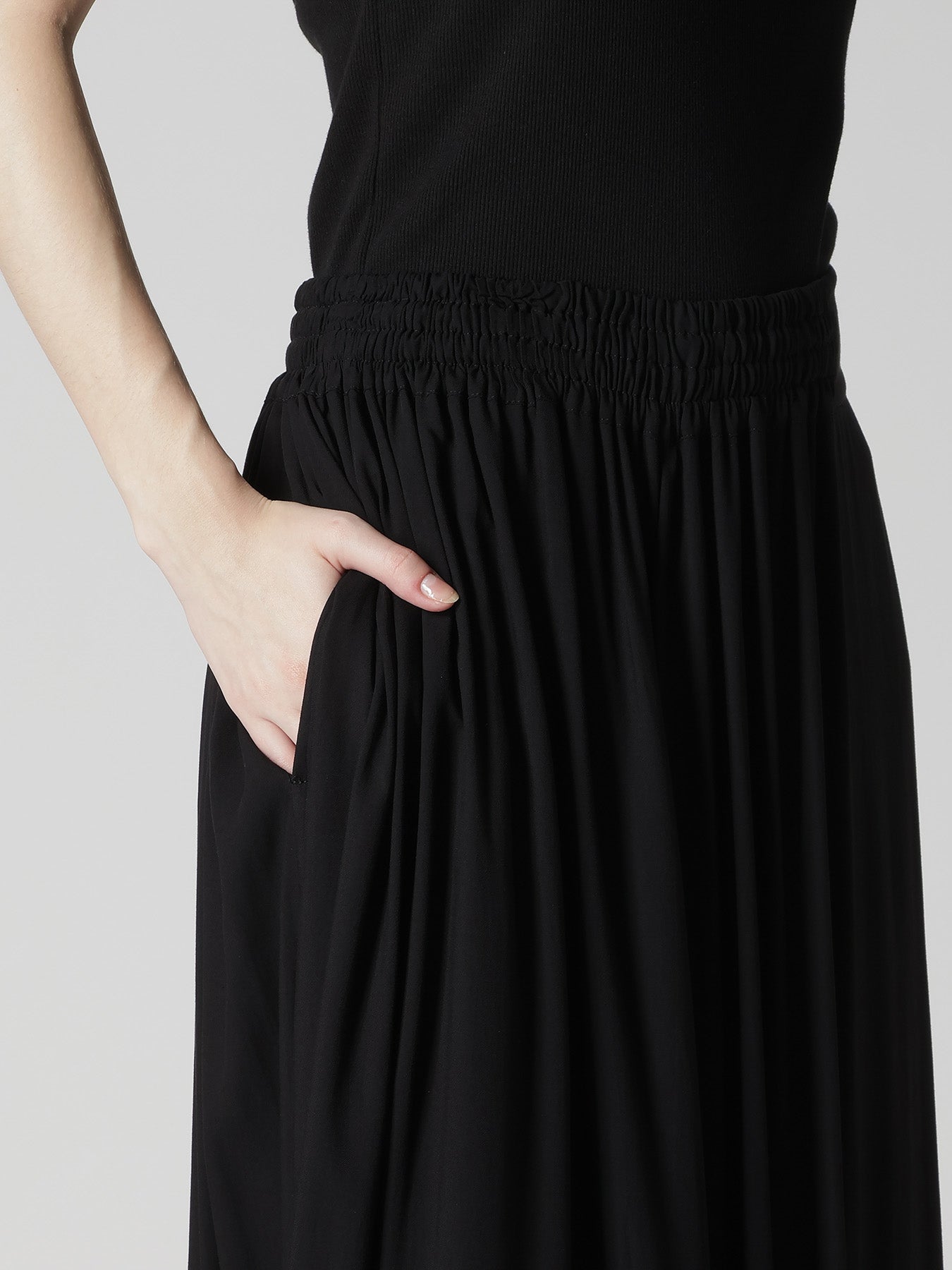 RAYON TWILL RIGHT SIDE GATHER PANTS