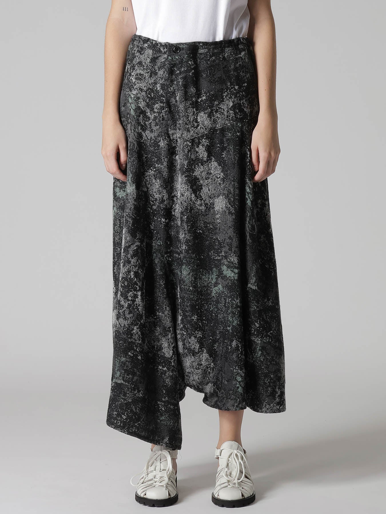 RUG PATTERN JACQUAR ASYMMETERIC PANTS