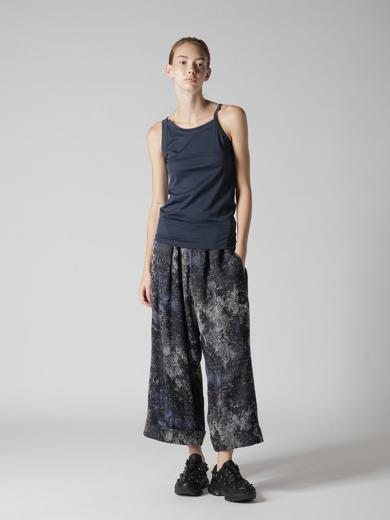 RUG PATTERN JACQUAR FRONT TUCK MACKIN PANTS