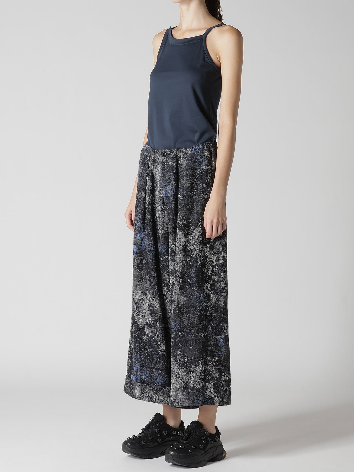 RUG PATTERN JACQUAR FRONT TUCK MACKIN PANTS