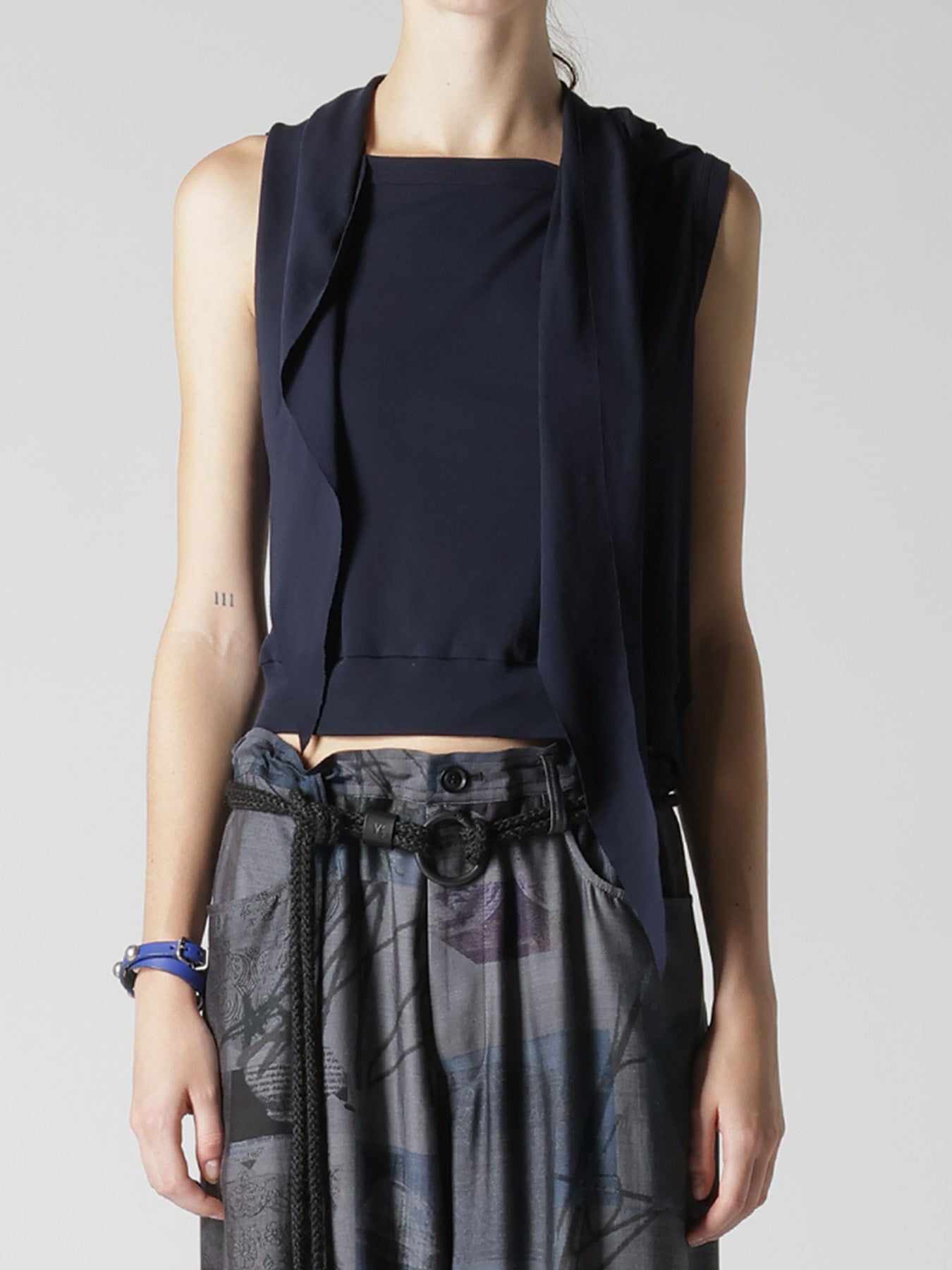 COTTON GAUZE FRAISE DRAPE TIE SLEEVELESS TEE