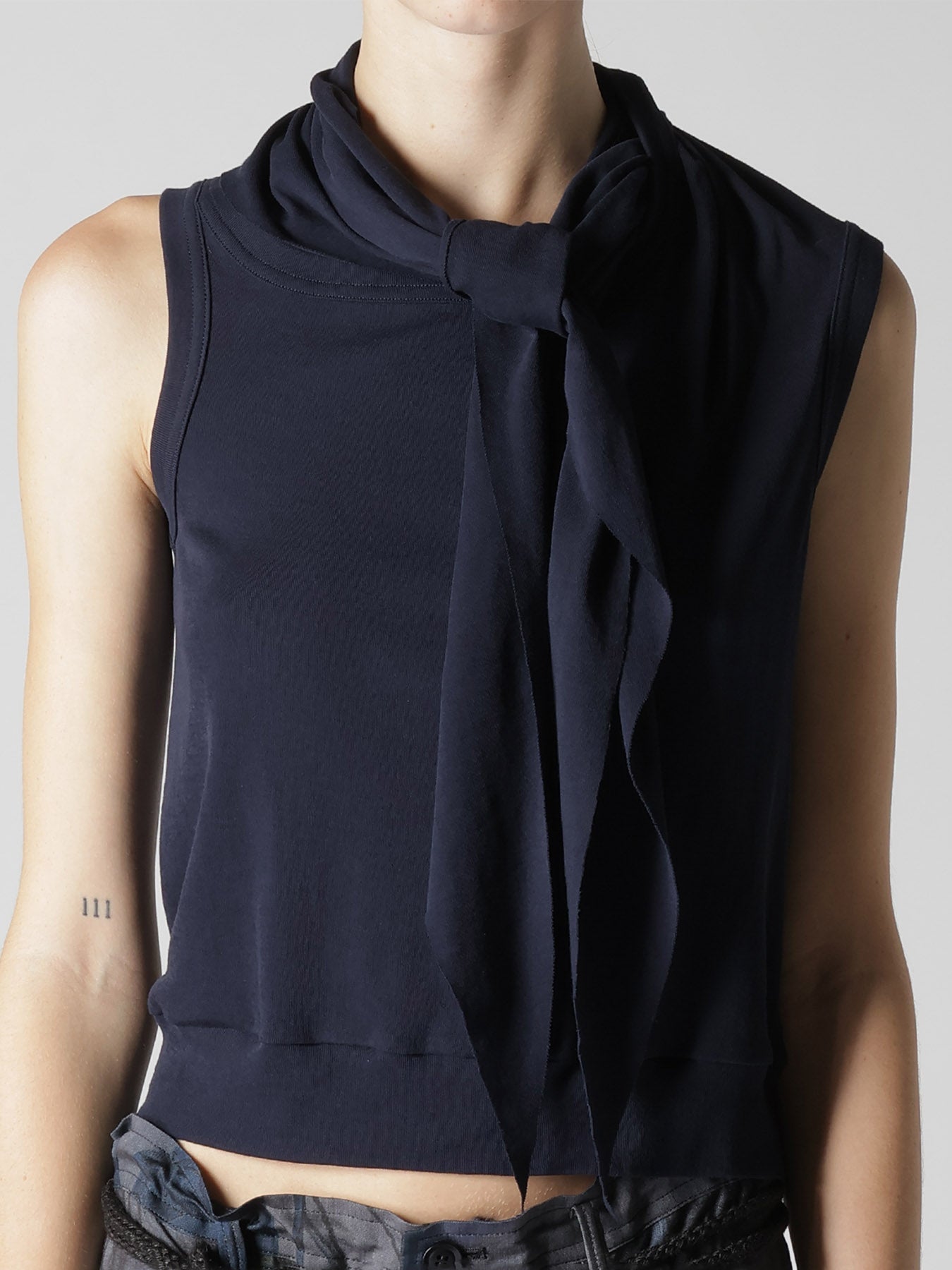 COTTON GAUZE FRAISE DRAPE TIE SLEEVELESS TEE