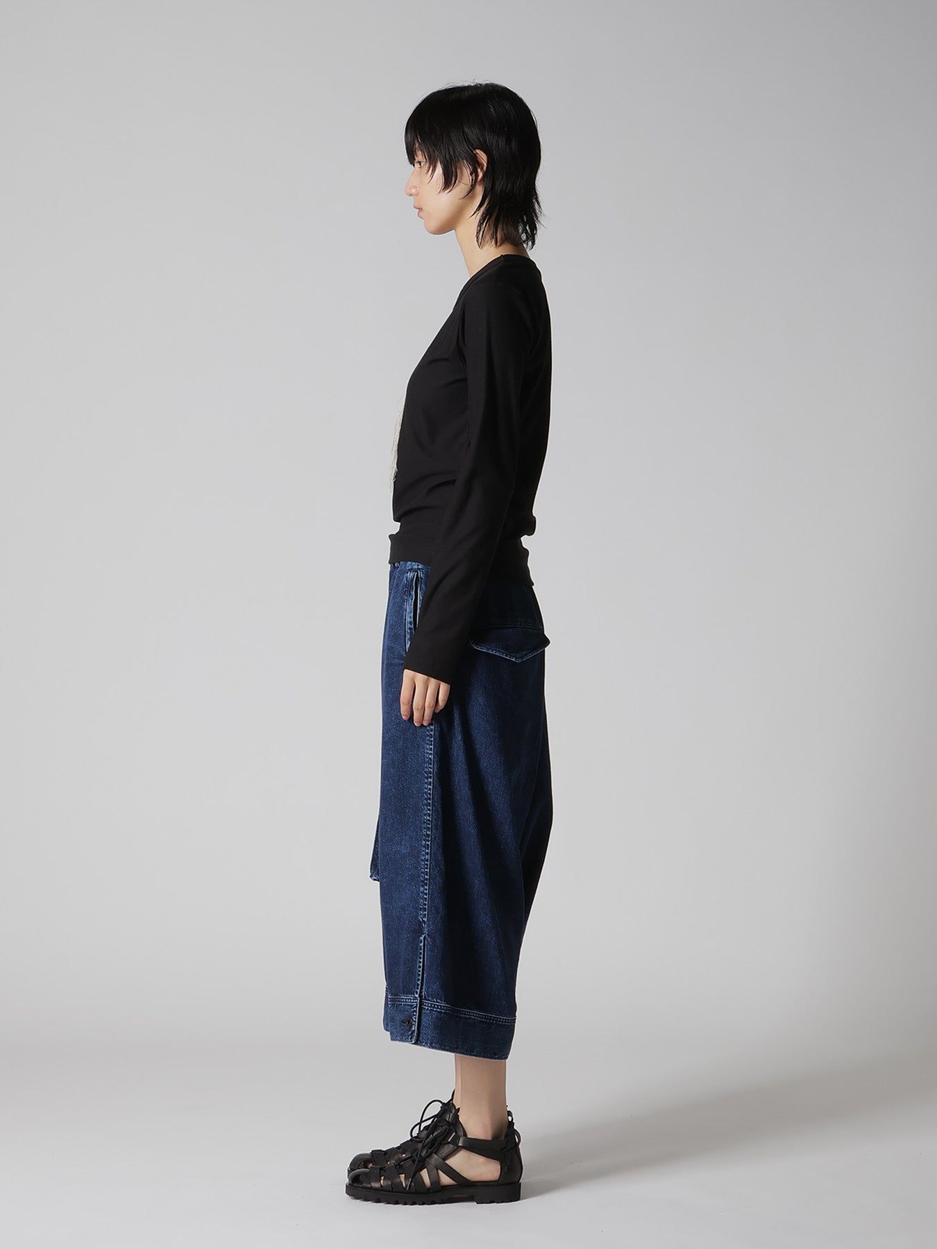 RANDOM STITCH EMBROIDERY LONG SLEEVE TEE