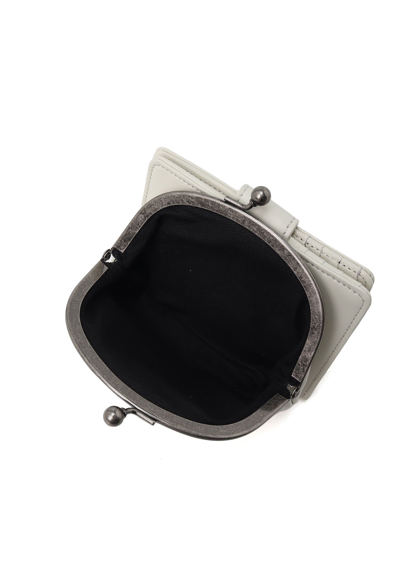 SEMI-GLOSSY LEATHER CARD CASE W/ METAL CLASP