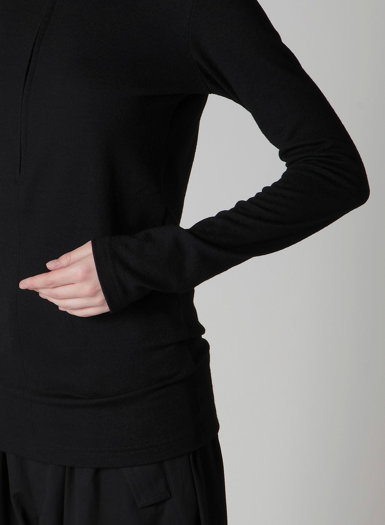 MILD WASHABLE JERSEY HIGH NECK BLOUSE