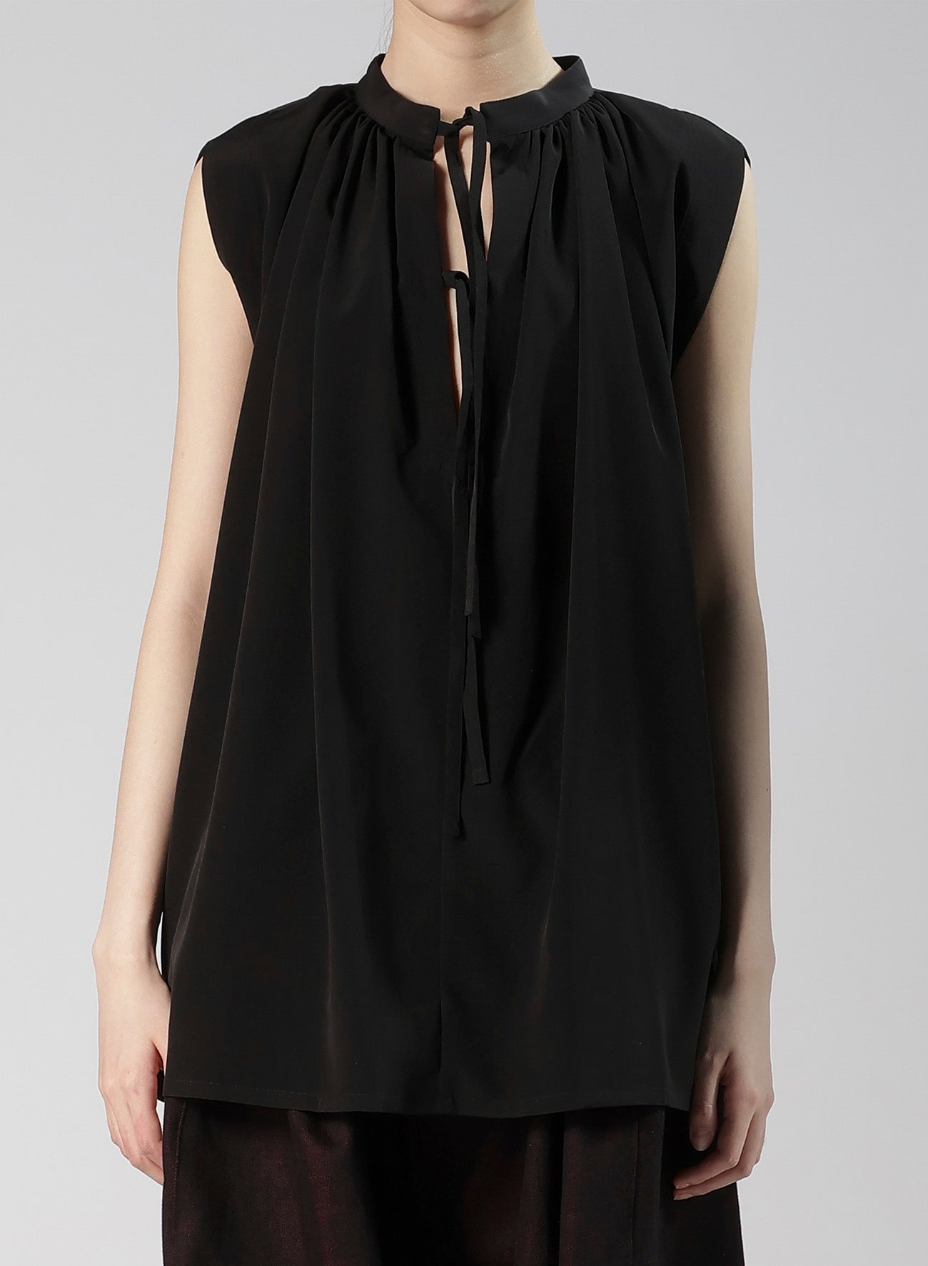 TA/PE SUPER VIYON TUSSER SLEEVELES BLOUSE