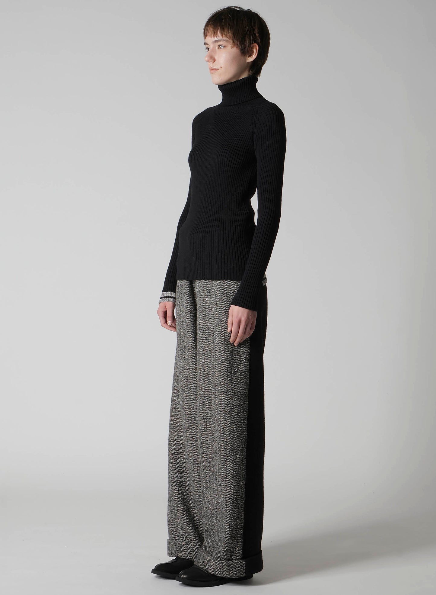 RIBBED HIGH NECK PULLOVER