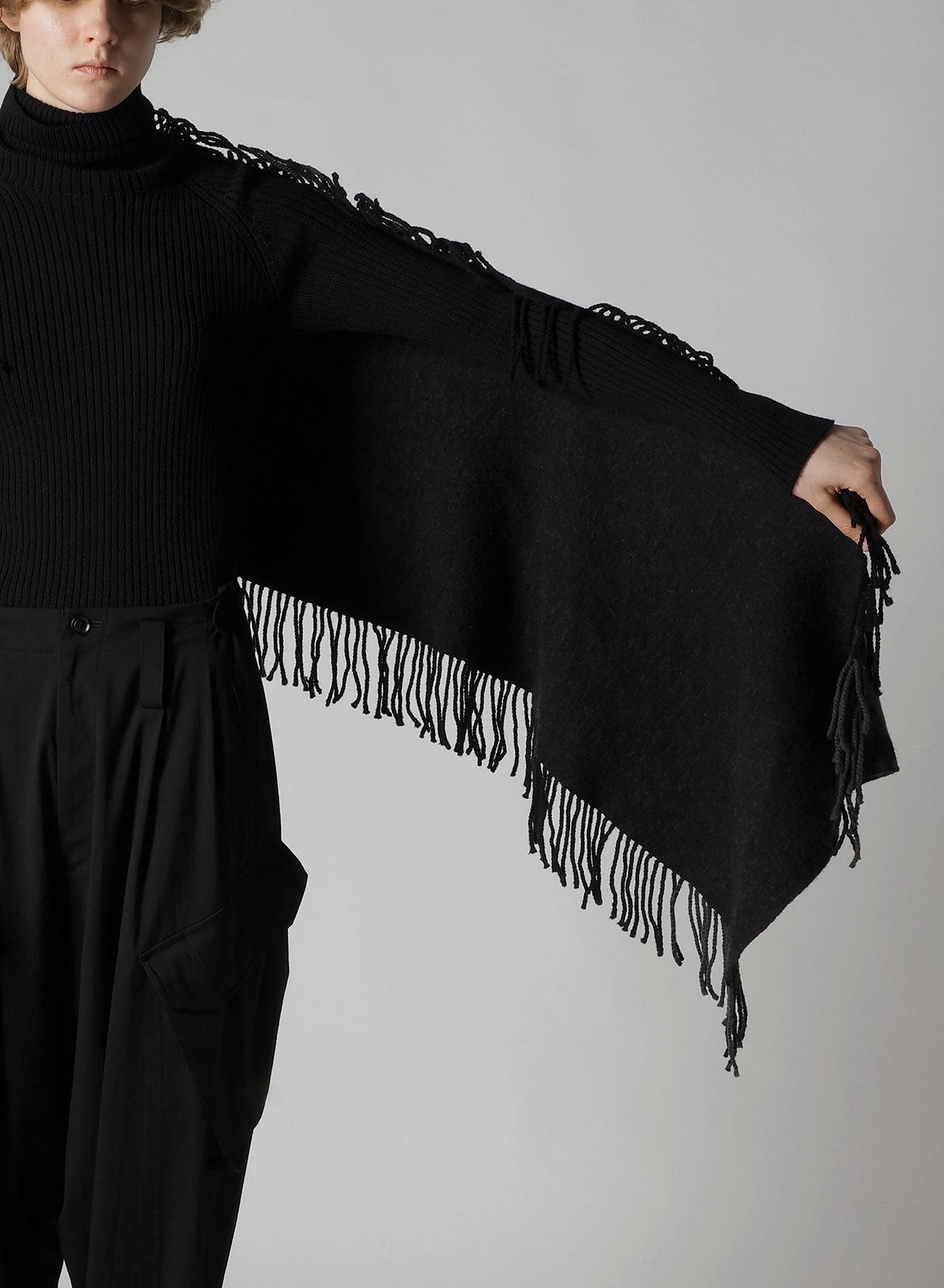 WOOL FRINGE SCARF
