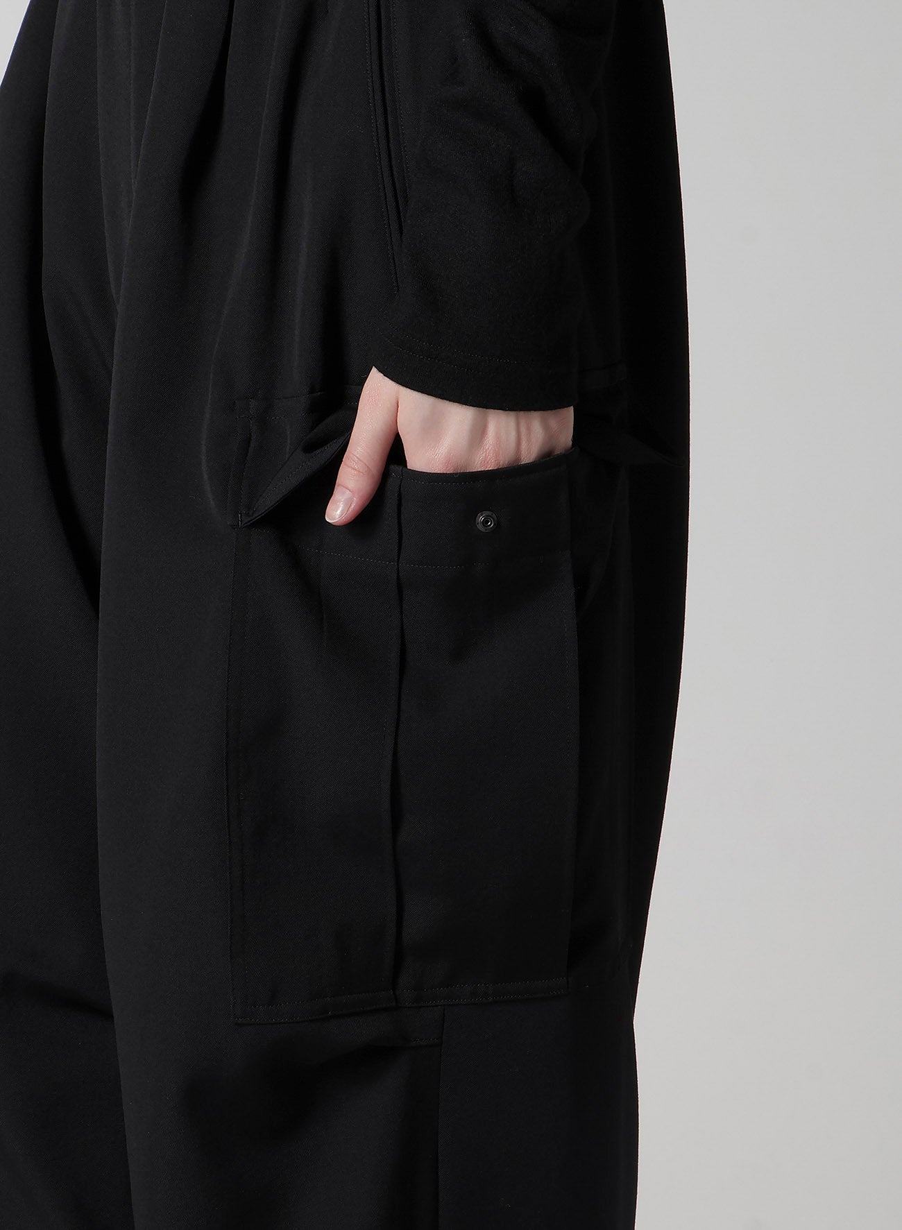 WOOL GABARDINE CARGO PANTS