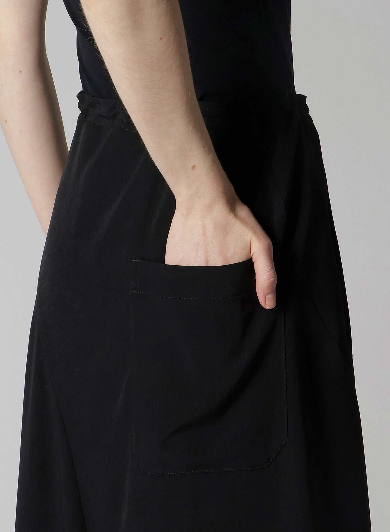 TA/PE CREPE DE CHINE ASYMMETRIC FLARE PANTS