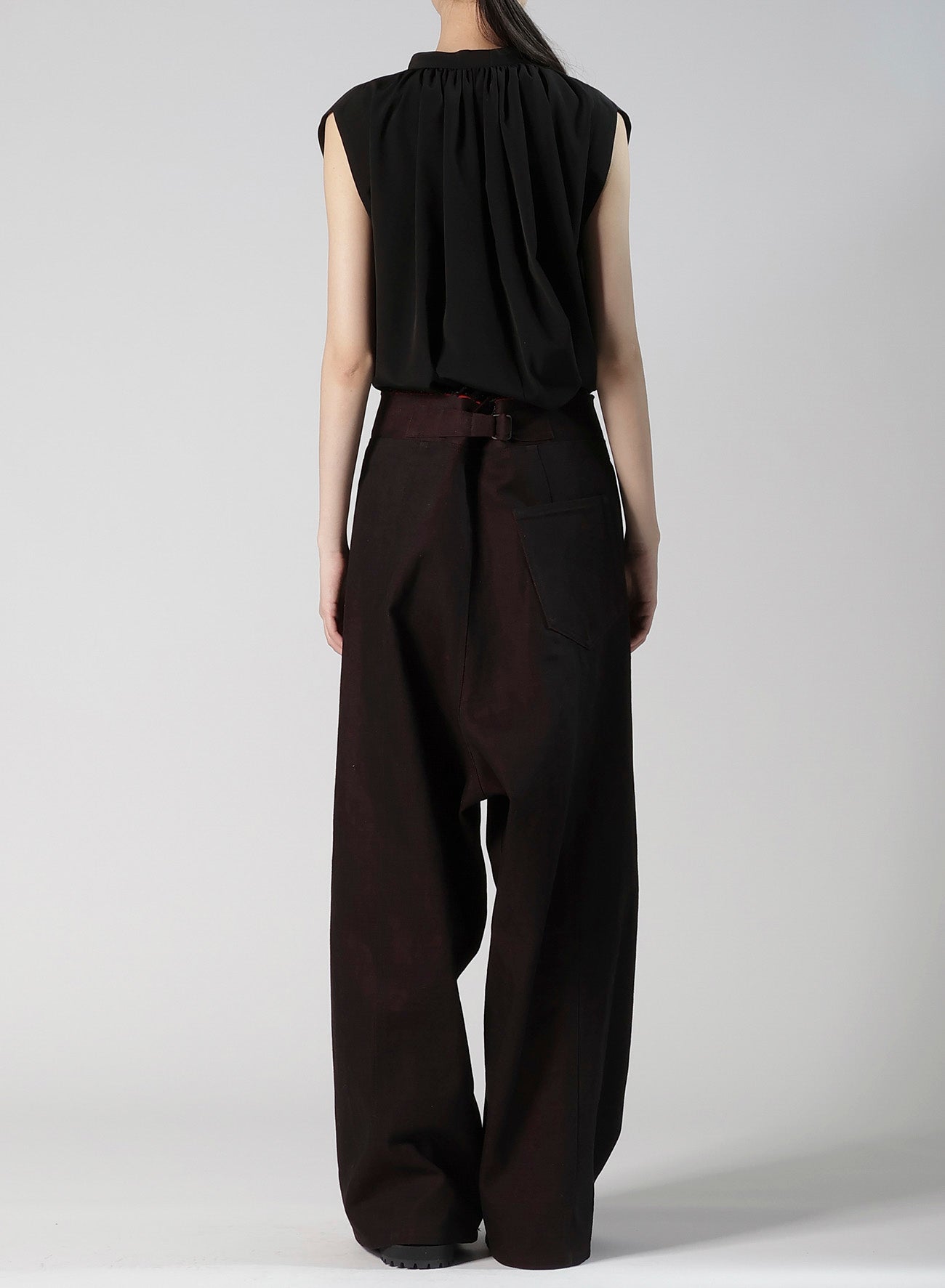 RED BACK SIDE DENIM SIDE TUCKED PANTS