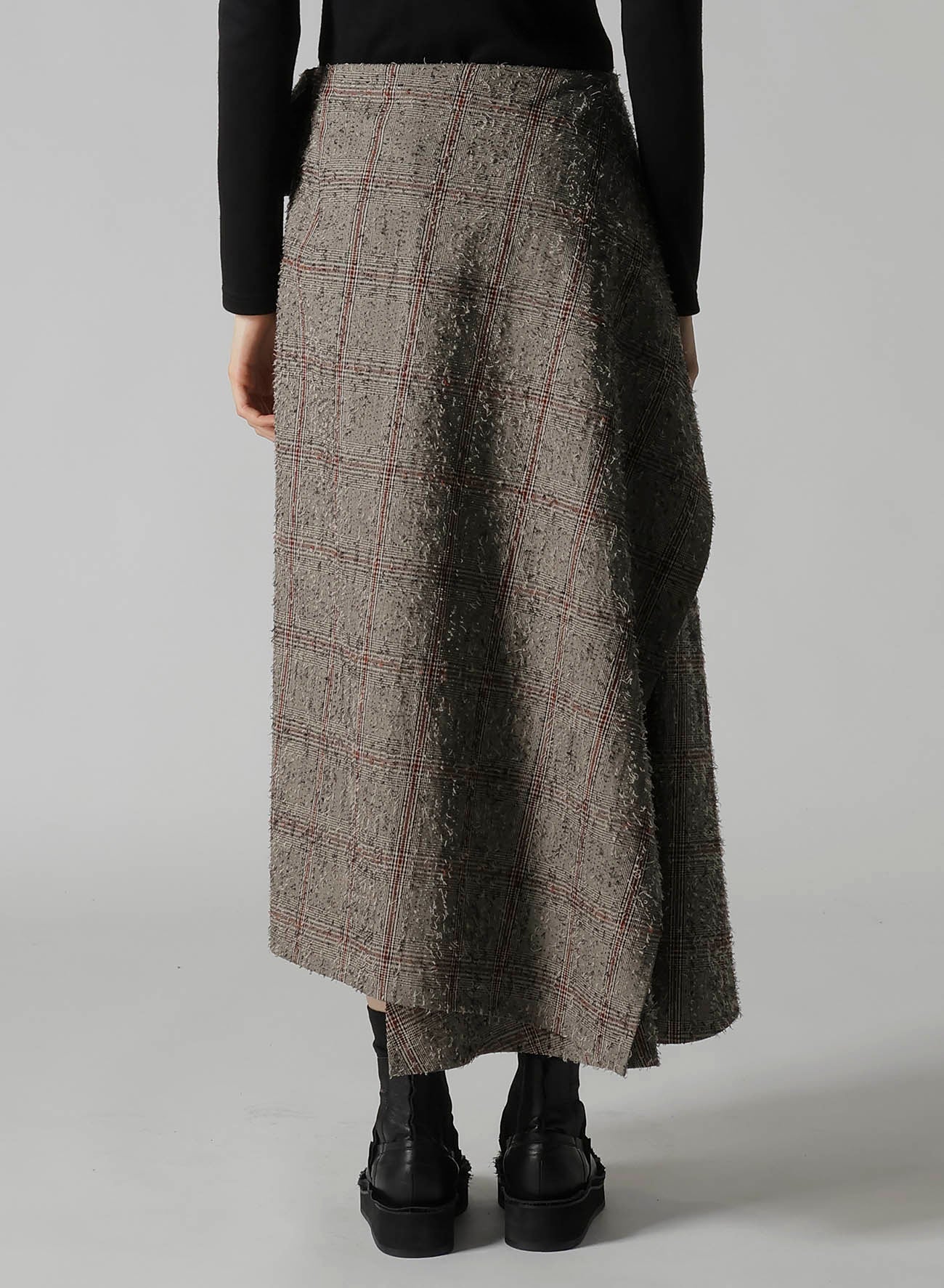 NEEDLE-PUNCHED ASYMMETRIC SKIRT