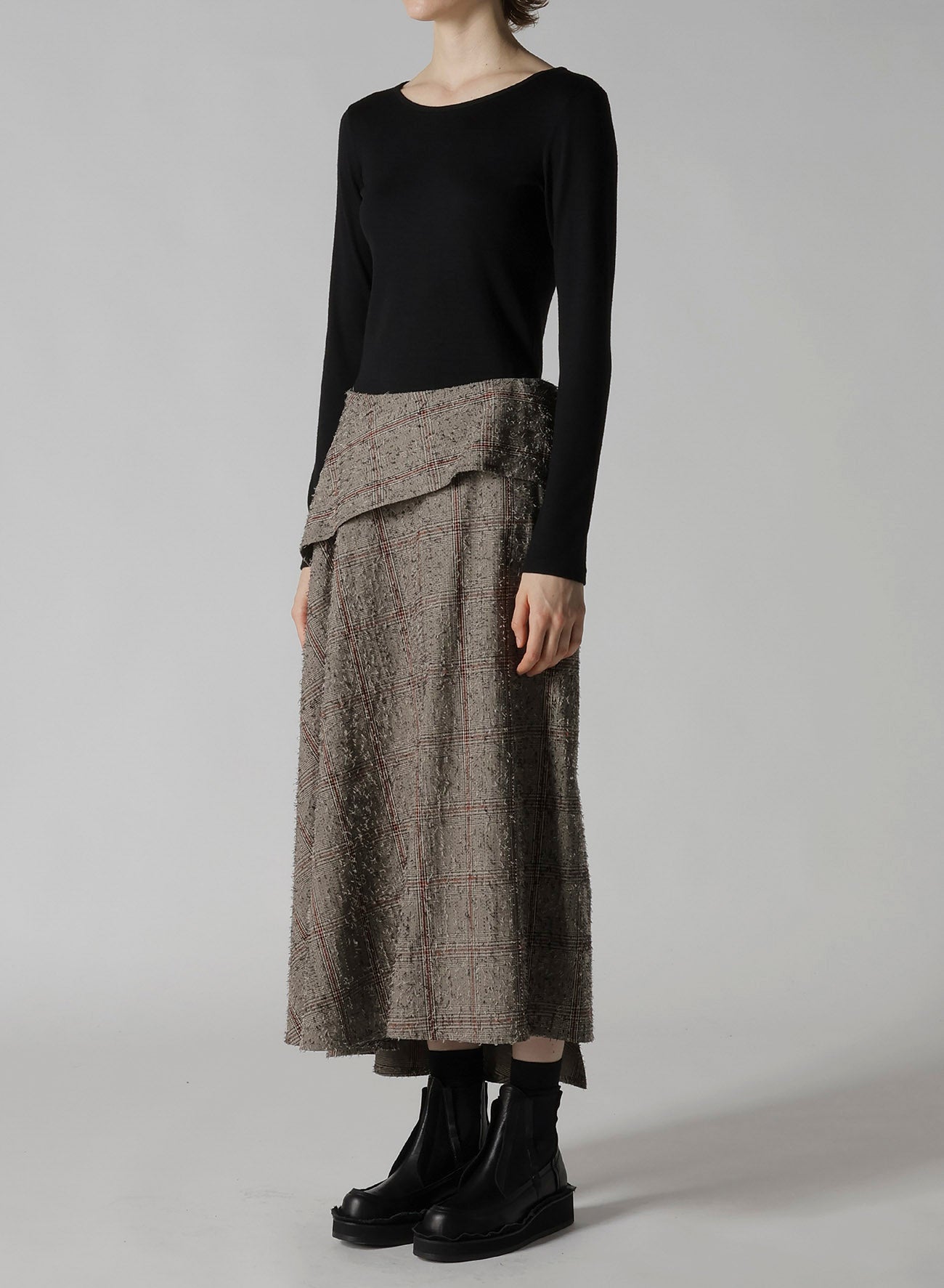 NEEDLE-PUNCHED ASYMMETRIC SKIRT