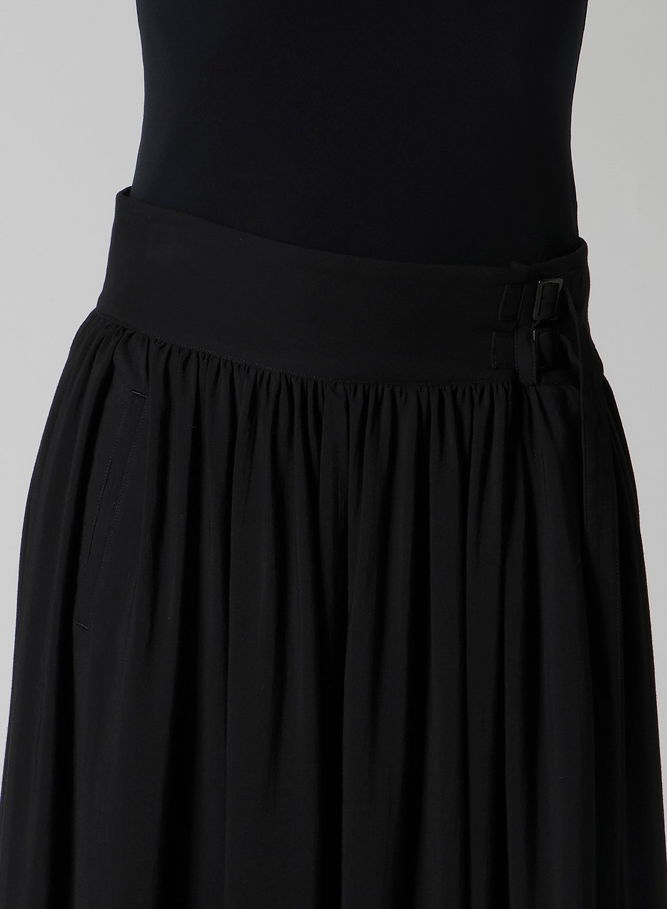 HARD-TWIST SERGE ASYMMTRIC GATHER SKIRT