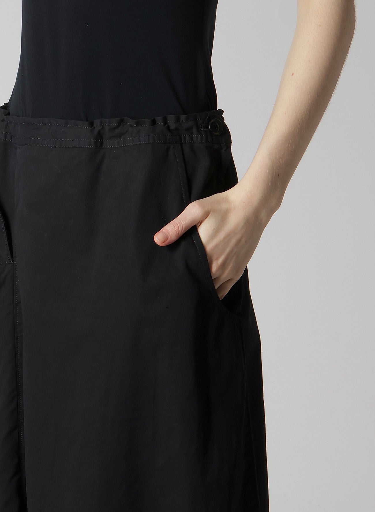COTTON TWILL GARMENT DYE RIGHT BIG BELT SKIRT