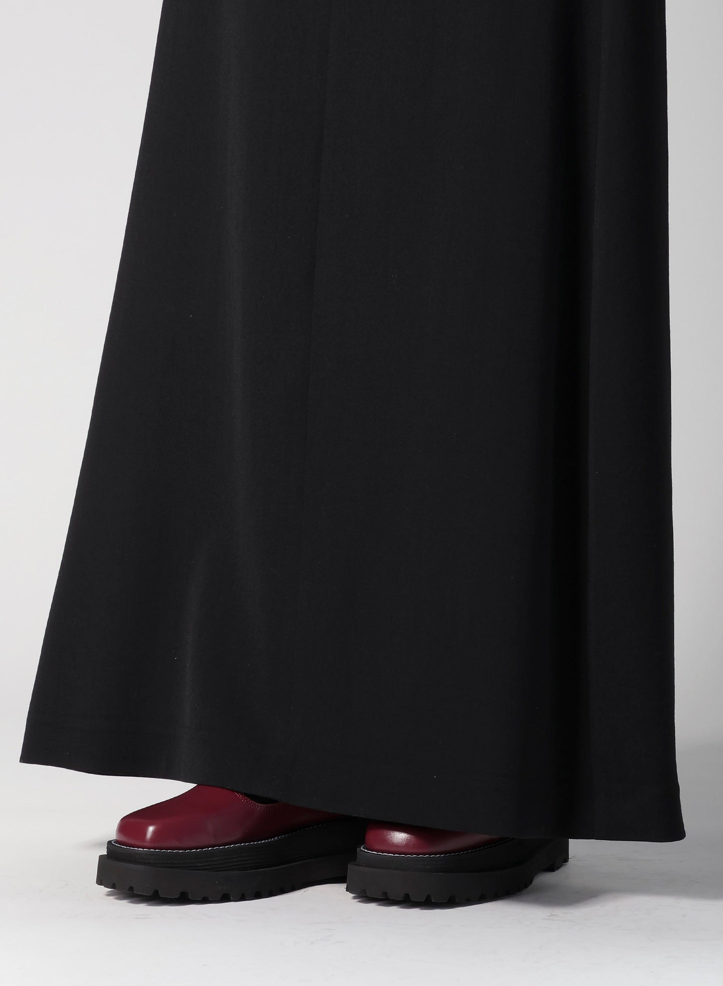 WOOL GABARDINE LINE SKIRT
