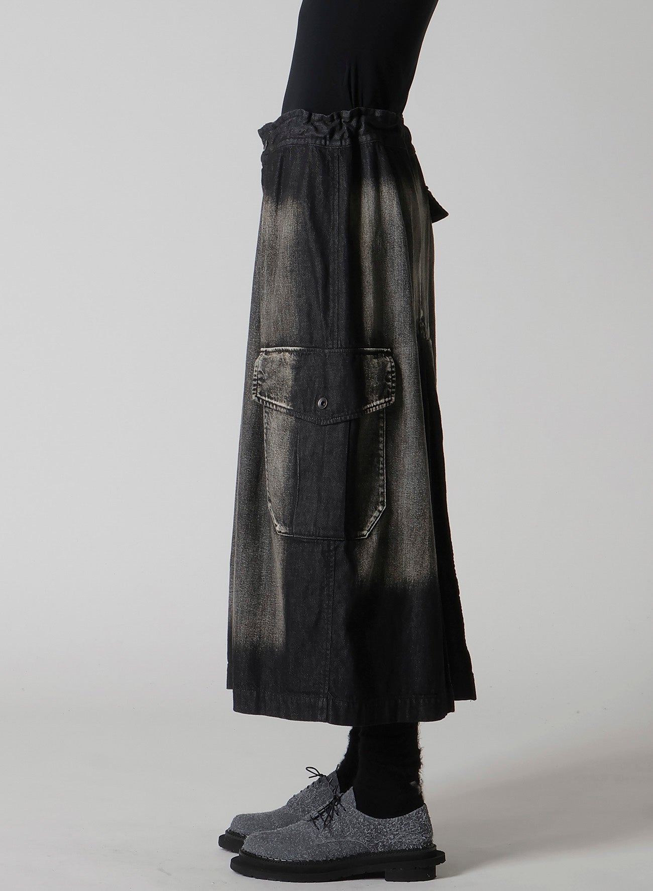 SPOTTED DENIM SIDE POCKET STRAIGHT SKIRT