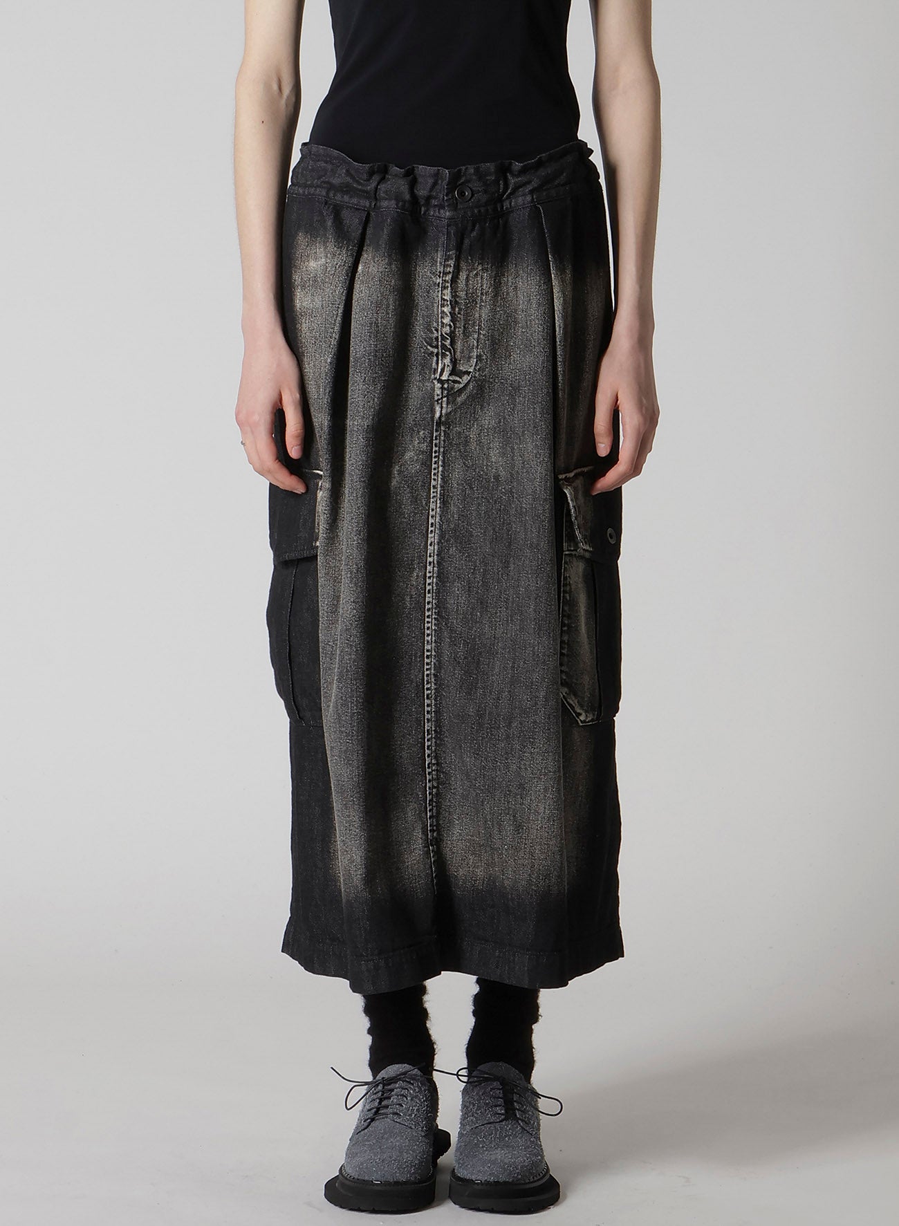 SPOTTED DENIM SIDE POCKET STRAIGHT SKIRT