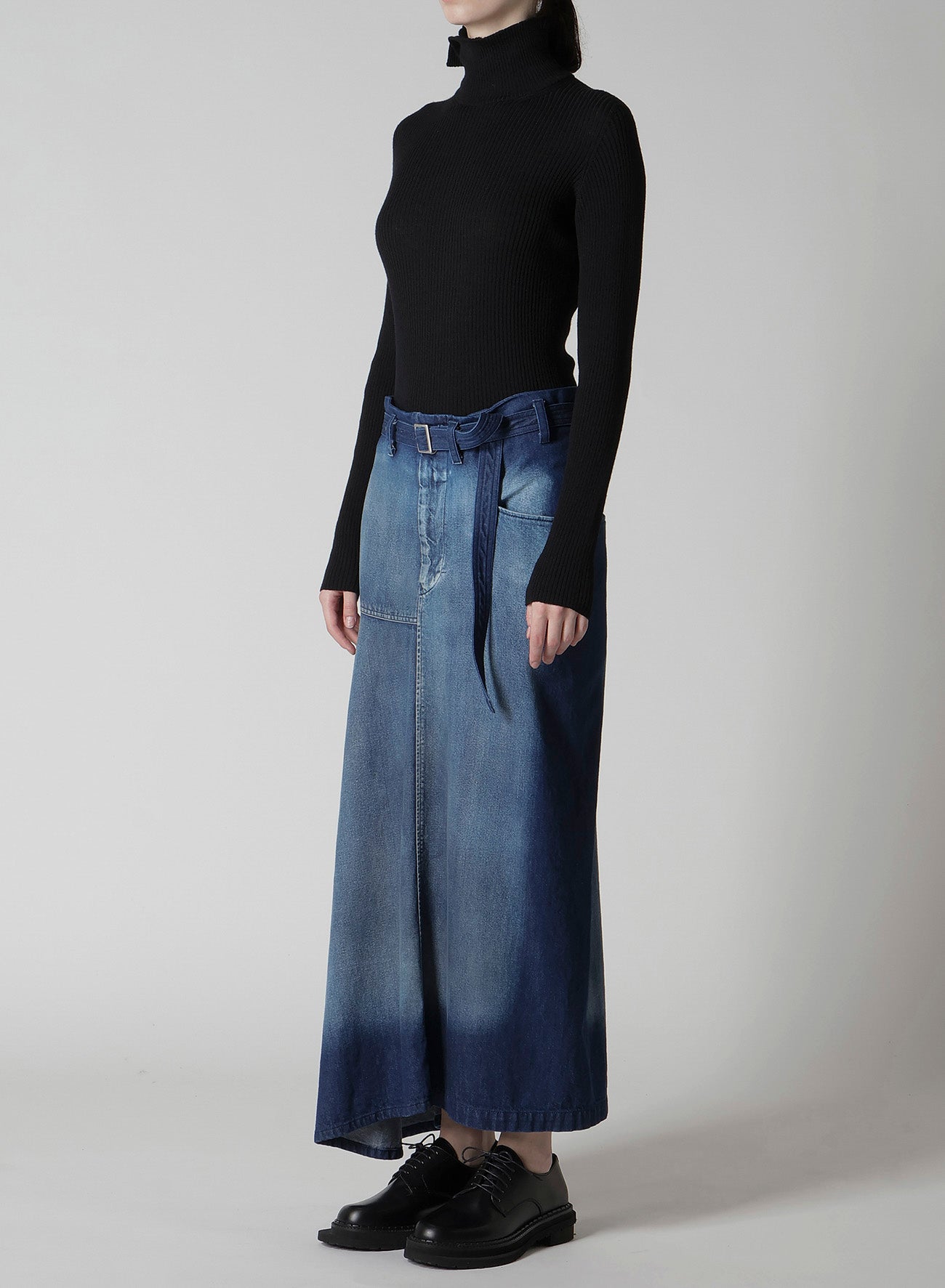 SPOTTED DENIM RIGHT SIDE FLARE SKIRT