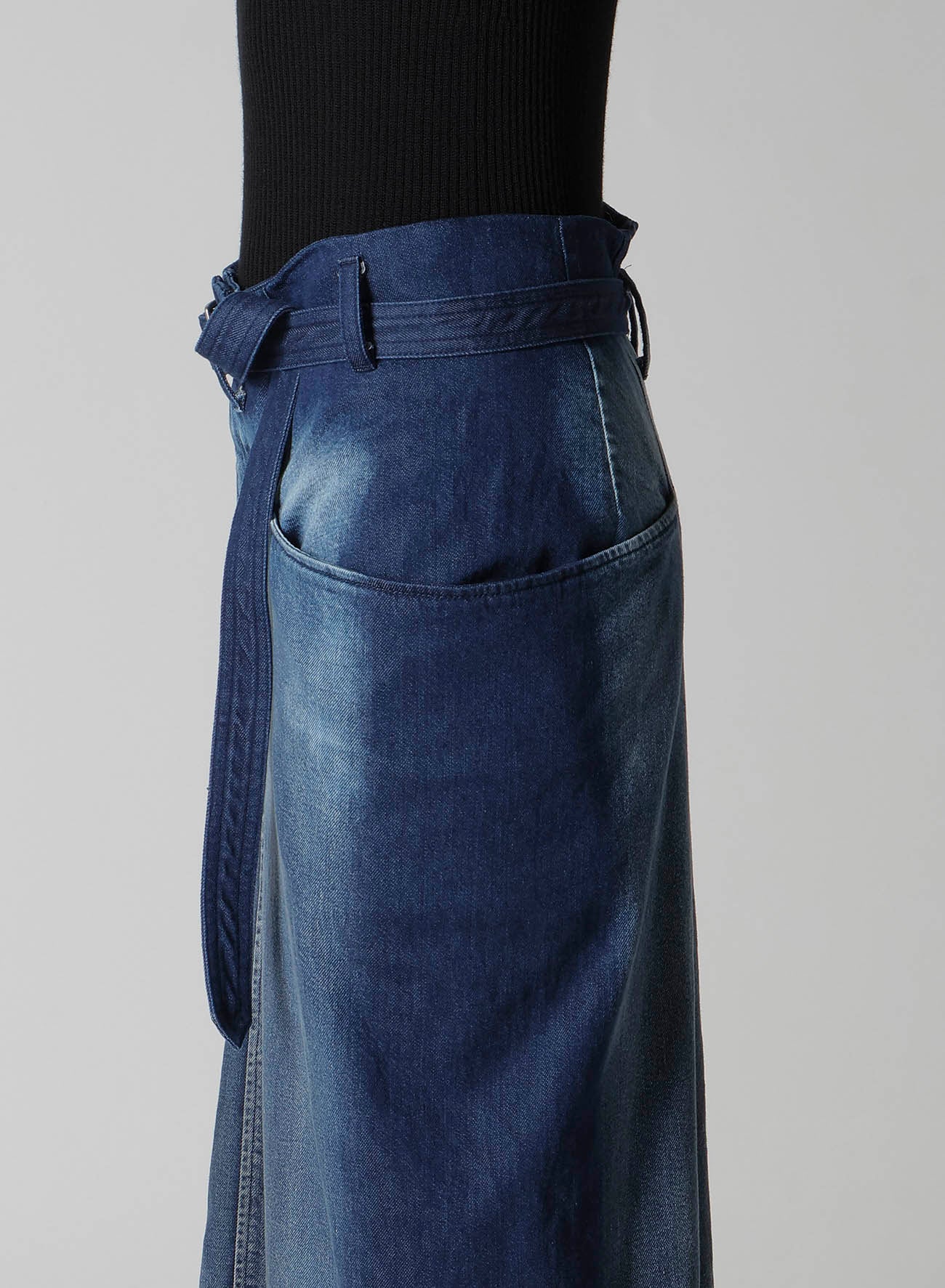 SPOTTED DENIM RIGHT SIDE FLARE SKIRT