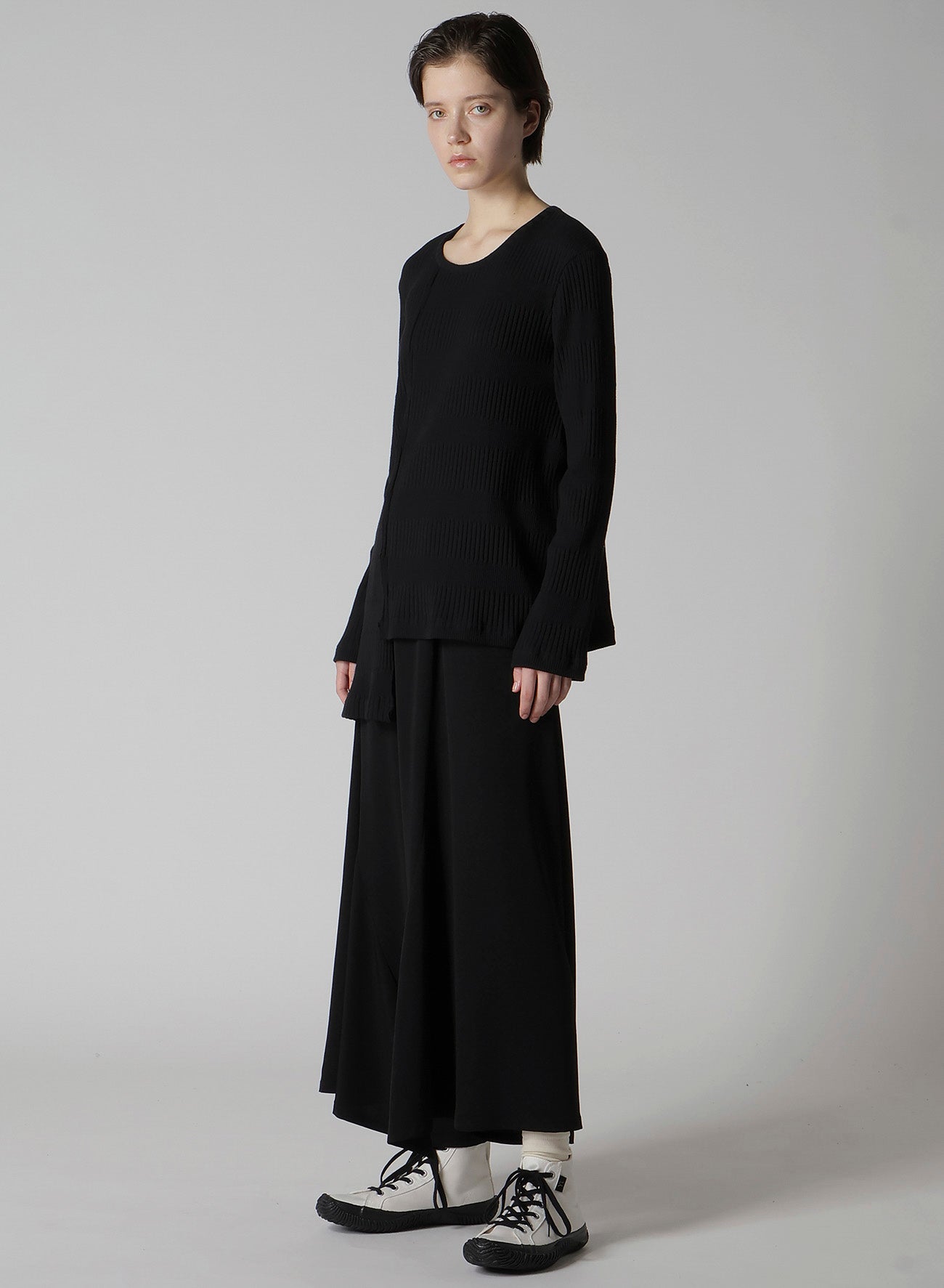 RANDOM RIB STRIPE ROUND NECK ASYMMETERIC T