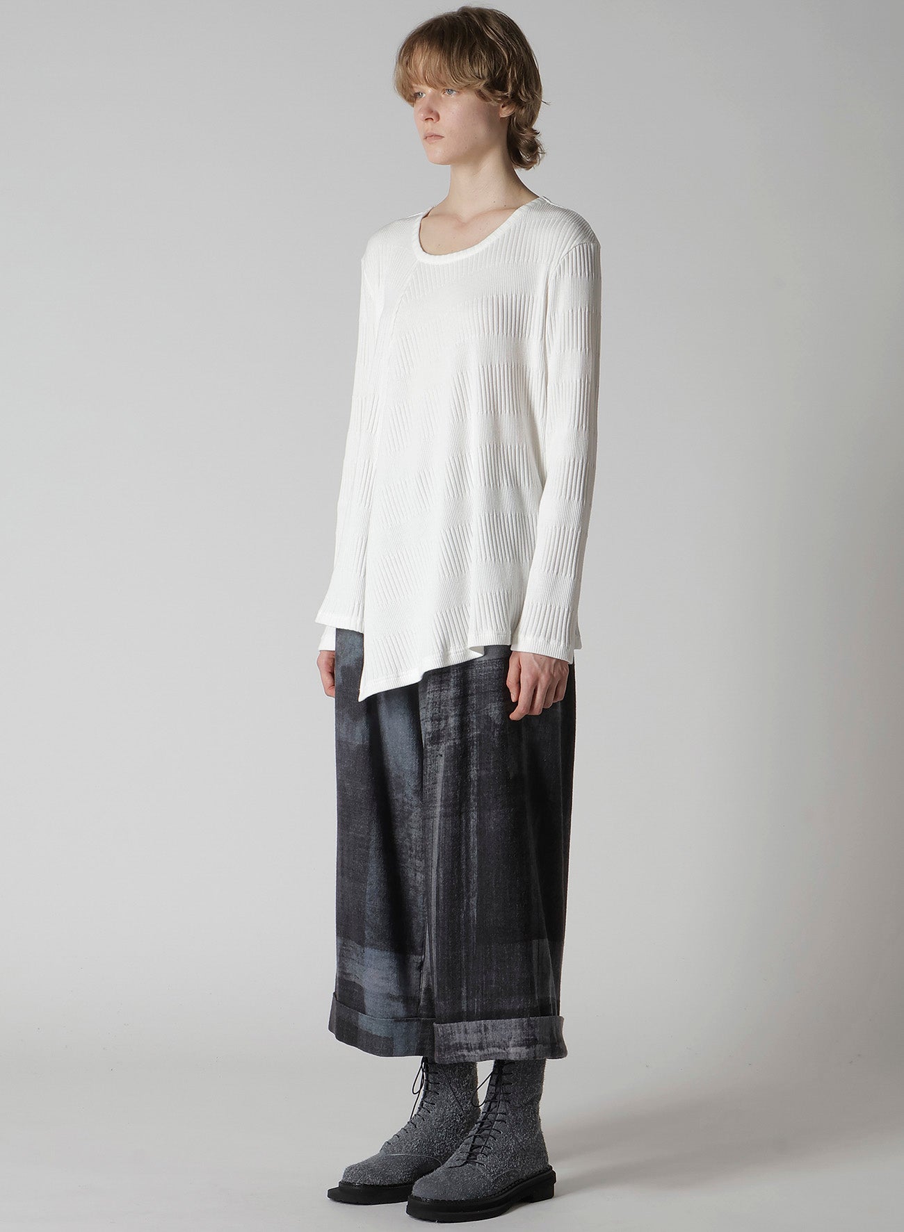 RANDOM RIB STRIPE ROUND NECK FLARE LONG SLEEVE T