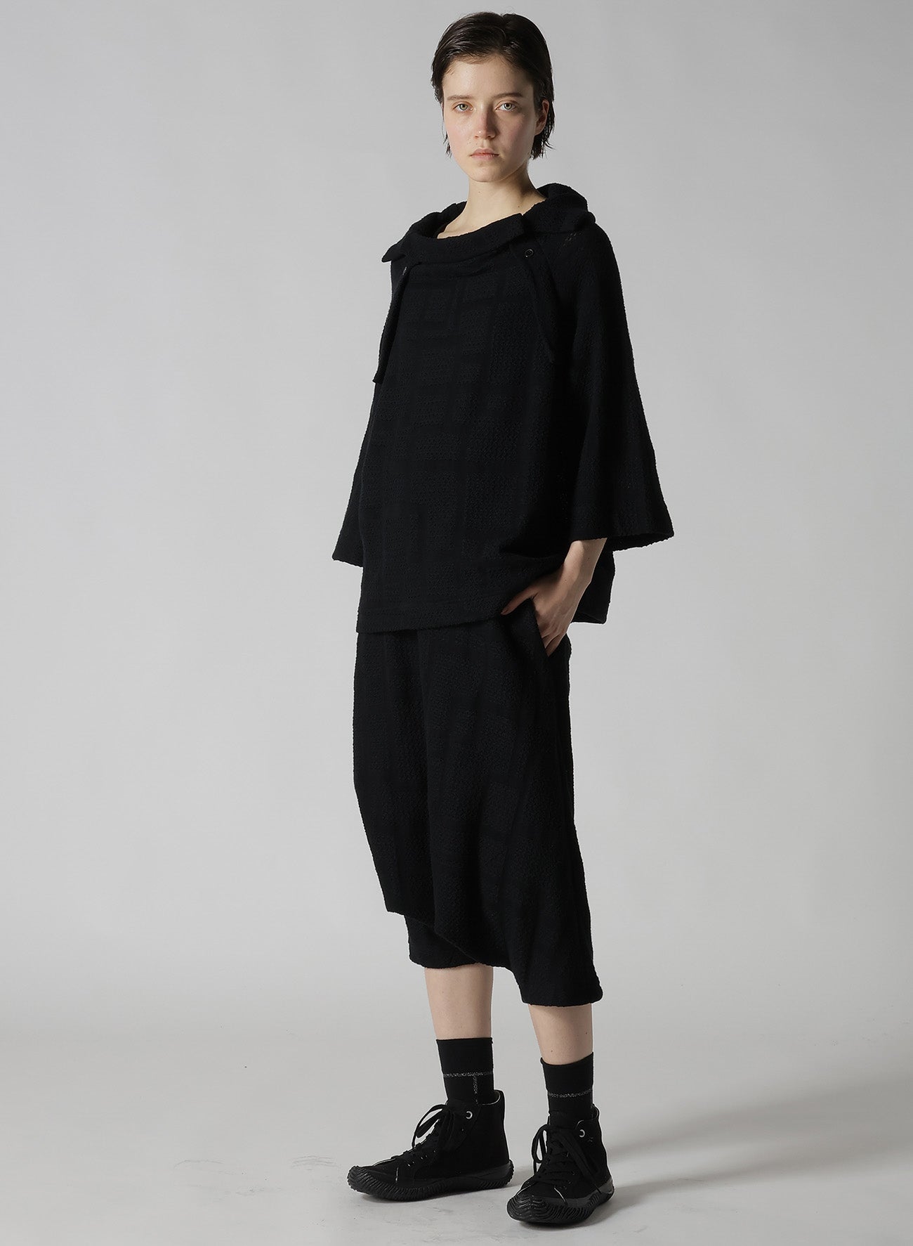 GEOMETRIC SHEER COLLARED RAGLAN PULLOVER