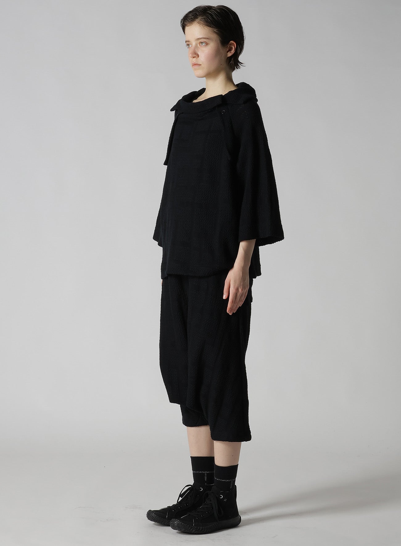 GEOMETRIC SHEER COLLARED RAGLAN PULLOVER